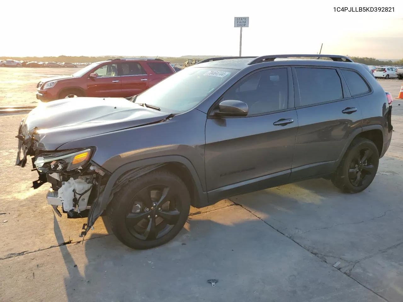 2019 Jeep Cherokee Latitude Plus VIN: 1C4PJLLB5KD392821 Lot: 70464744