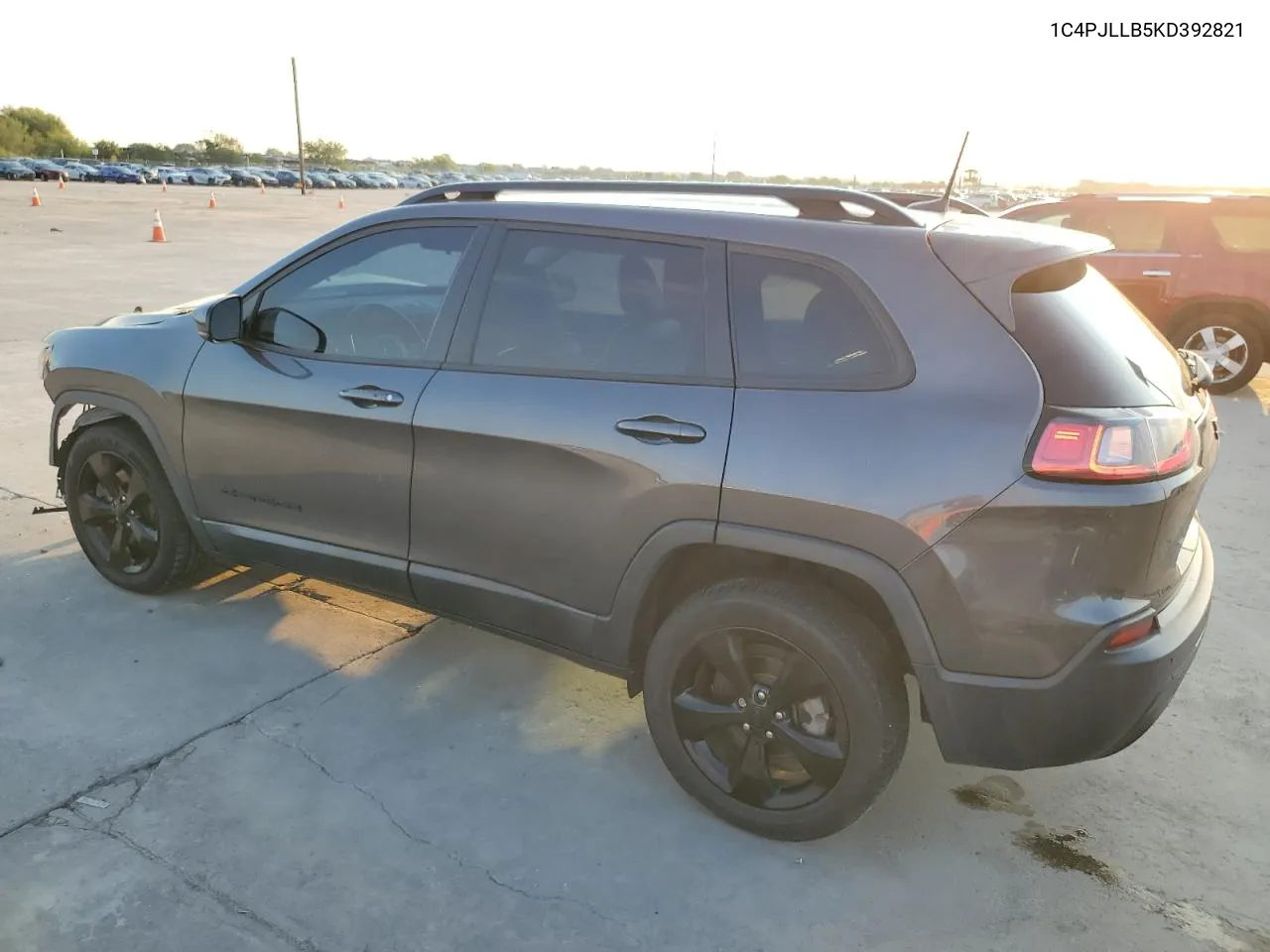 2019 Jeep Cherokee Latitude Plus VIN: 1C4PJLLB5KD392821 Lot: 70464744