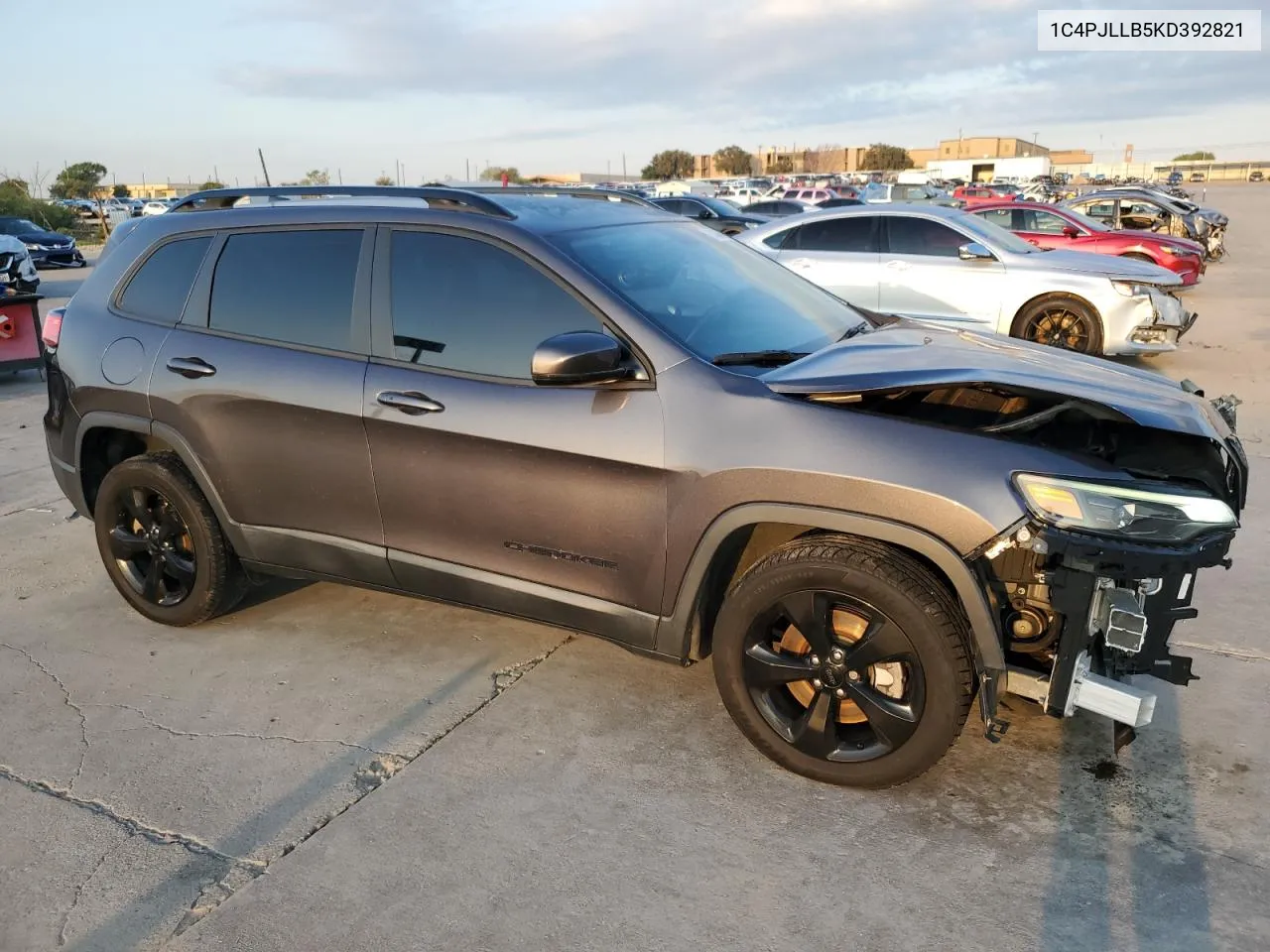 2019 Jeep Cherokee Latitude Plus VIN: 1C4PJLLB5KD392821 Lot: 70464744