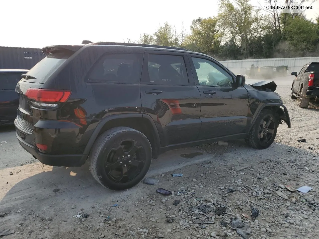 1C4RJFAG6KC641660 2019 Jeep Grand Cherokee Laredo