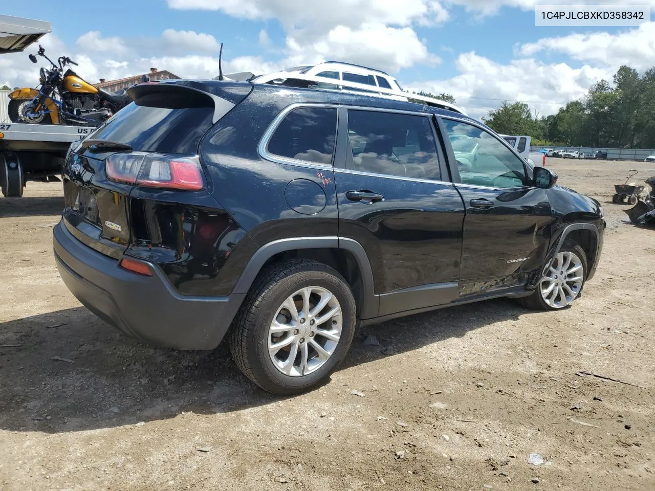 2019 Jeep Cherokee Latitude VIN: 1C4PJLCBXKD358342 Lot: 71228354