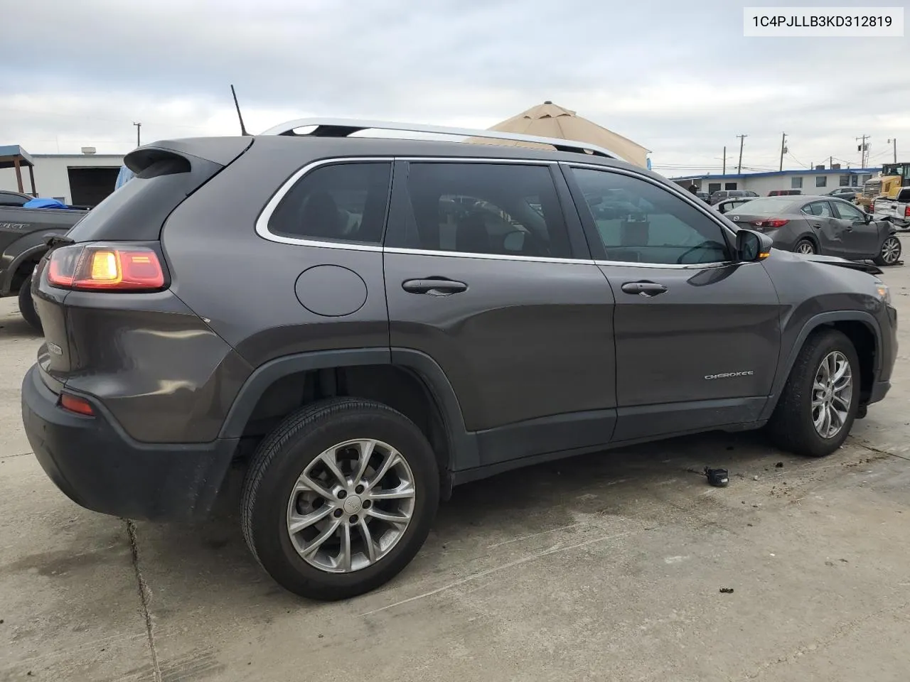 2019 Jeep Cherokee Latitude Plus VIN: 1C4PJLLB3KD312819 Lot: 71266544