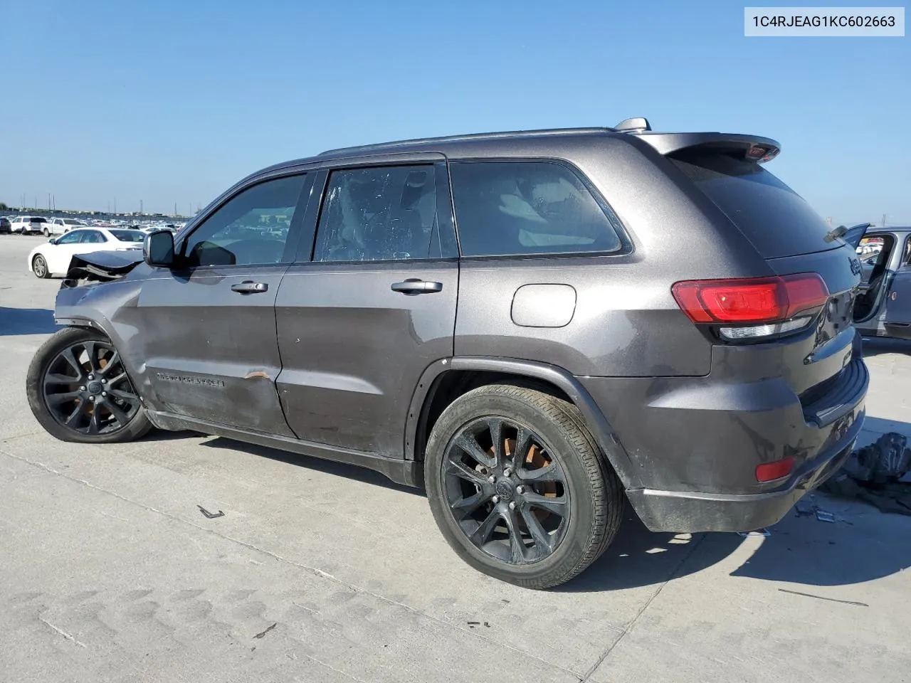 1C4RJEAG1KC602663 2019 Jeep Grand Cherokee Laredo