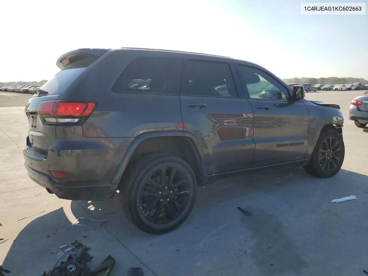 1C4RJEAG1KC602663 2019 Jeep Grand Cherokee Laredo