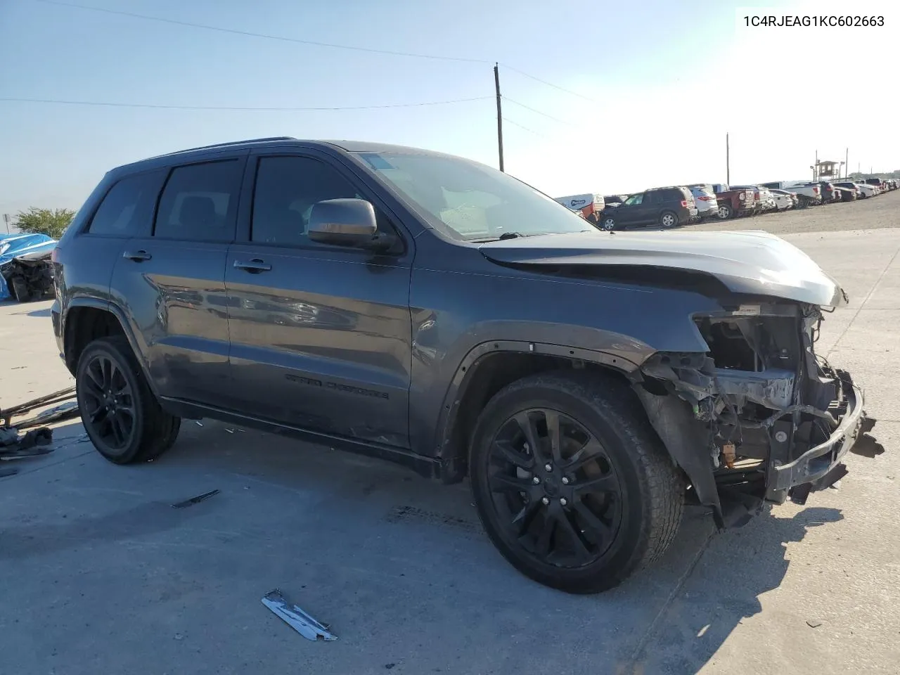 1C4RJEAG1KC602663 2019 Jeep Grand Cherokee Laredo