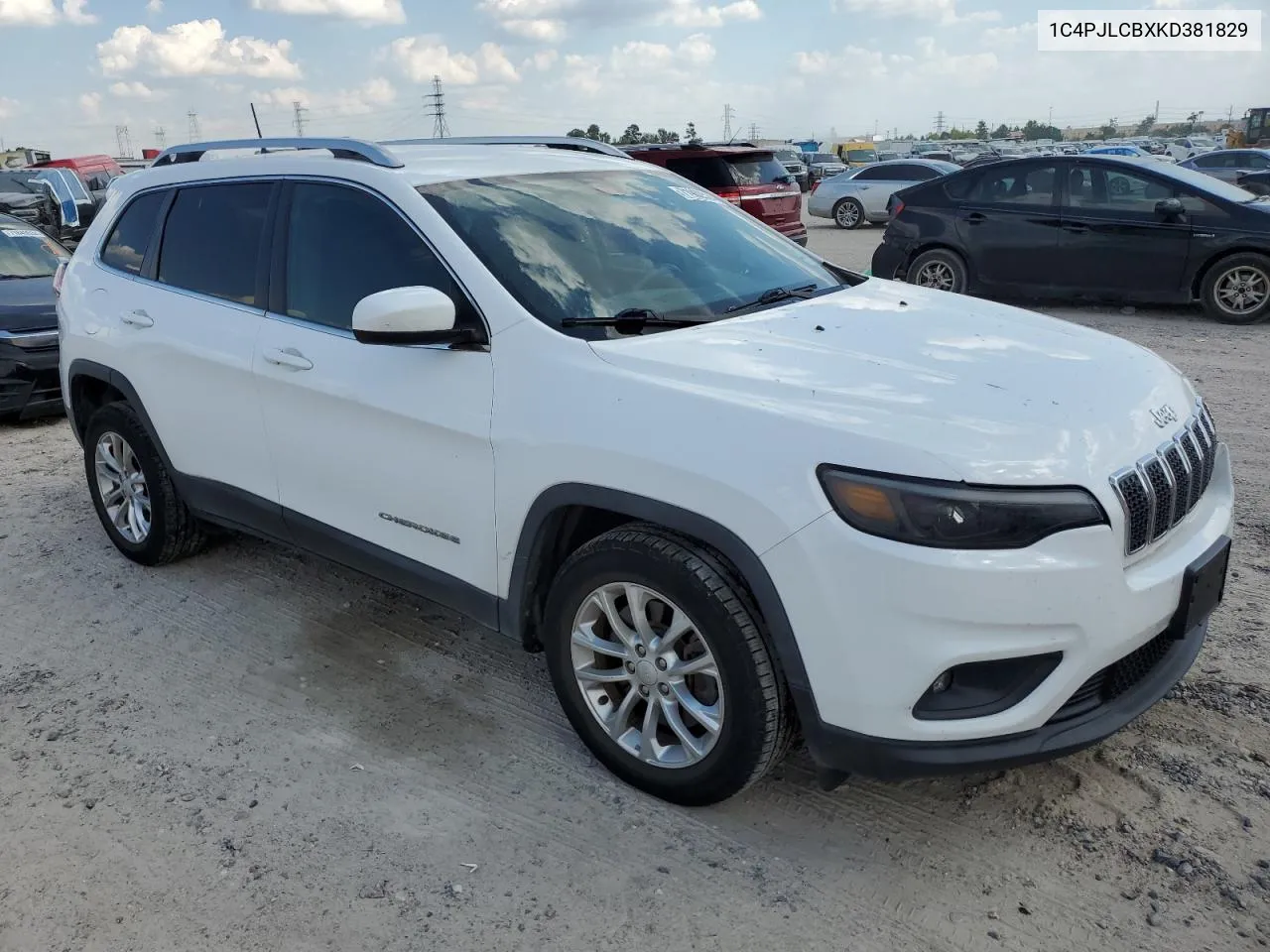 2019 Jeep Cherokee Latitude VIN: 1C4PJLCBXKD381829 Lot: 71962524