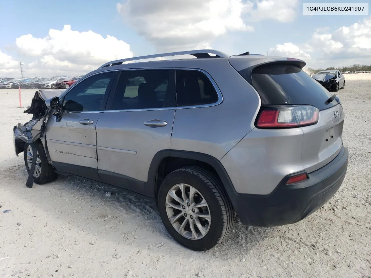 1C4PJLCB6KD241907 2019 Jeep Cherokee Latitude