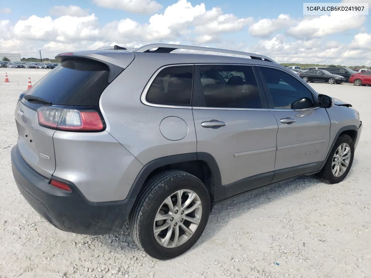 1C4PJLCB6KD241907 2019 Jeep Cherokee Latitude