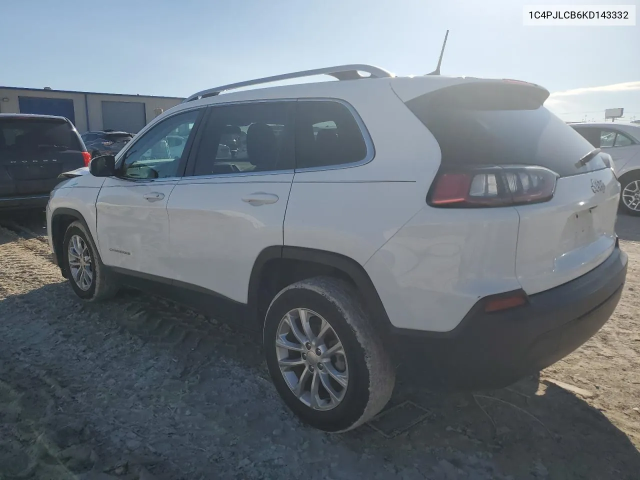 1C4PJLCB6KD143332 2019 Jeep Cherokee Latitude