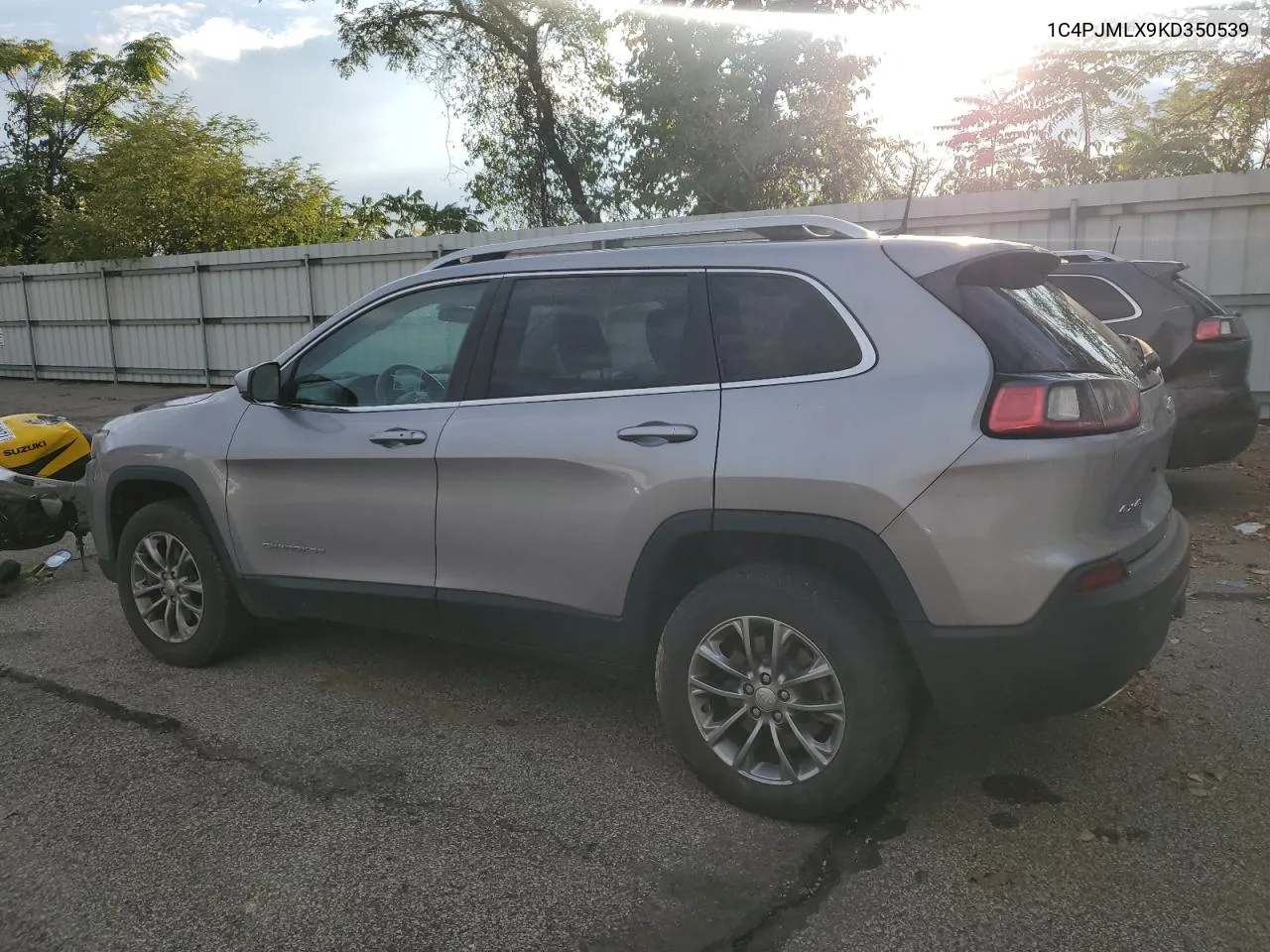 2019 Jeep Cherokee Latitude Plus VIN: 1C4PJMLX9KD350539 Lot: 72378004