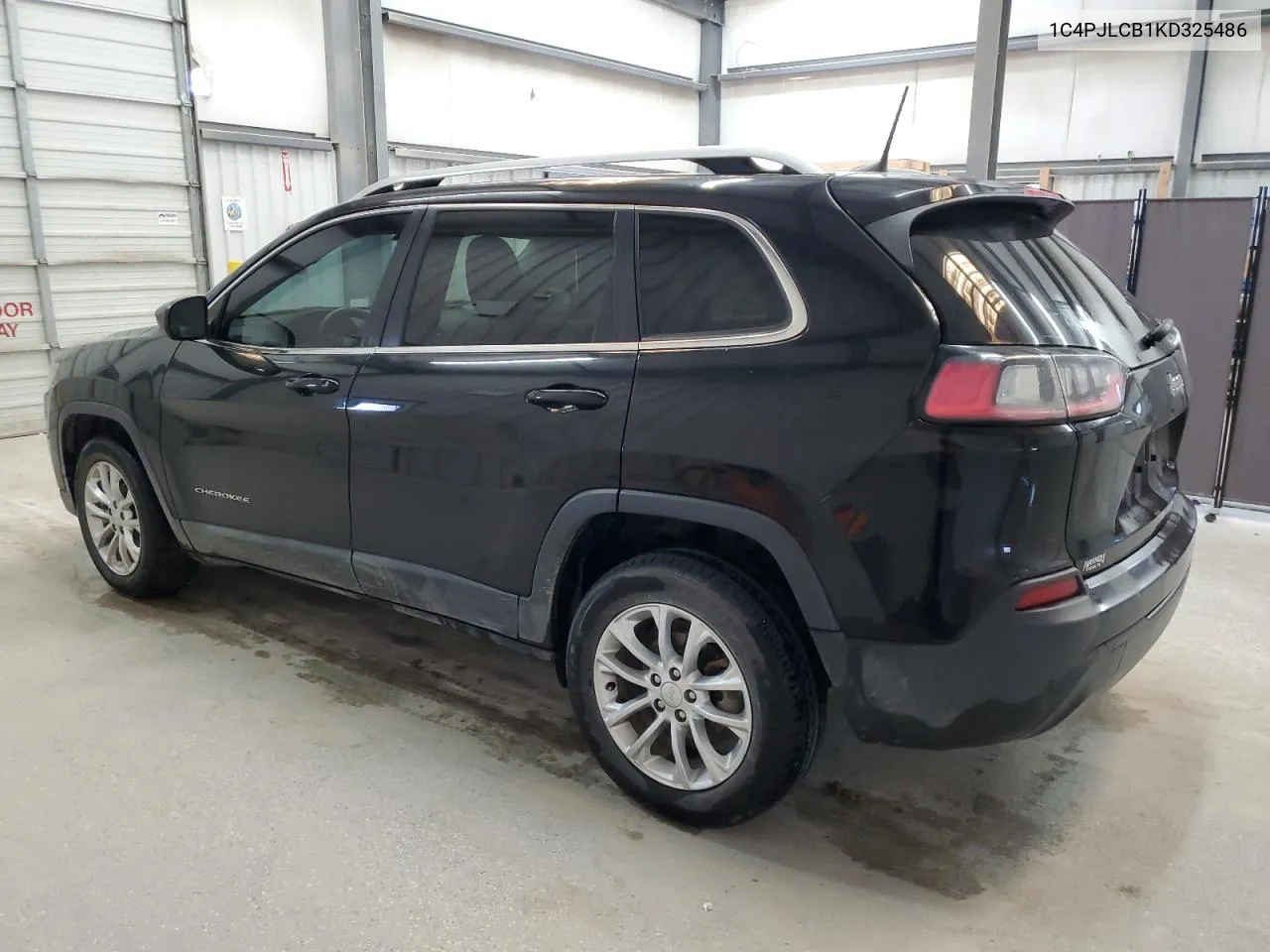 1C4PJLCB1KD325486 2019 Jeep Cherokee Latitude