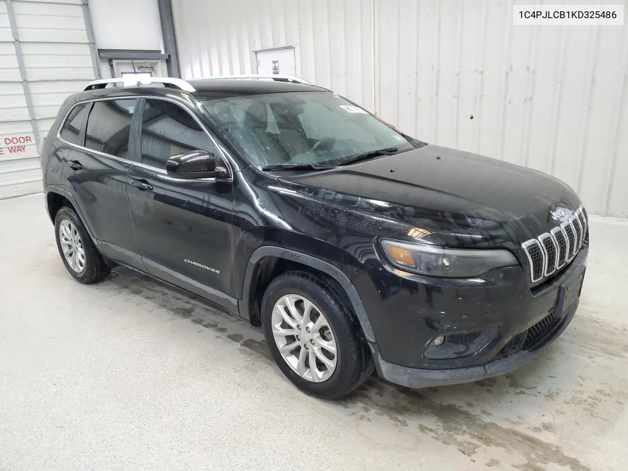 1C4PJLCB1KD325486 2019 Jeep Cherokee Latitude