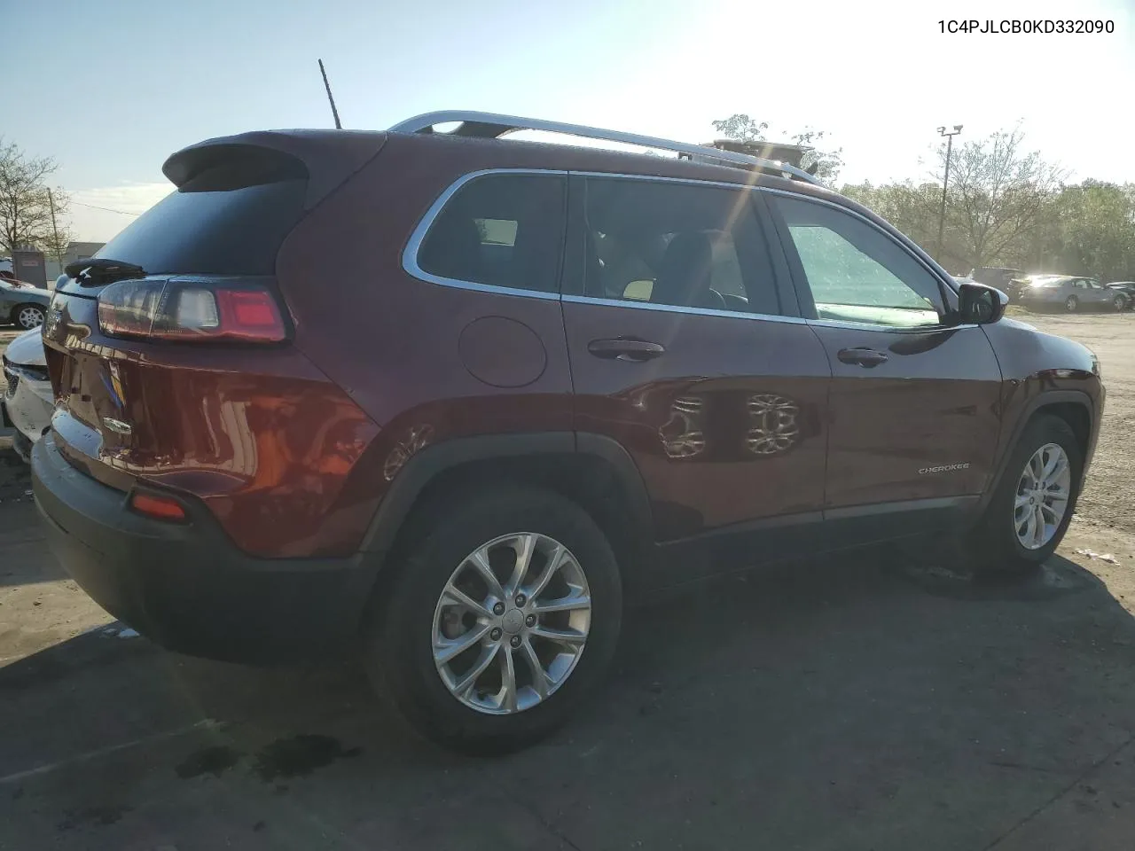 2019 Jeep Cherokee Latitude VIN: 1C4PJLCB0KD332090 Lot: 72945394