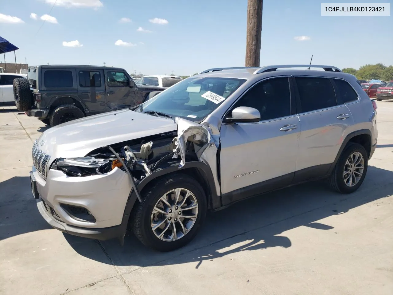 2019 Jeep Cherokee Latitude Plus VIN: 1C4PJLLB4KD123421 Lot: 72999544