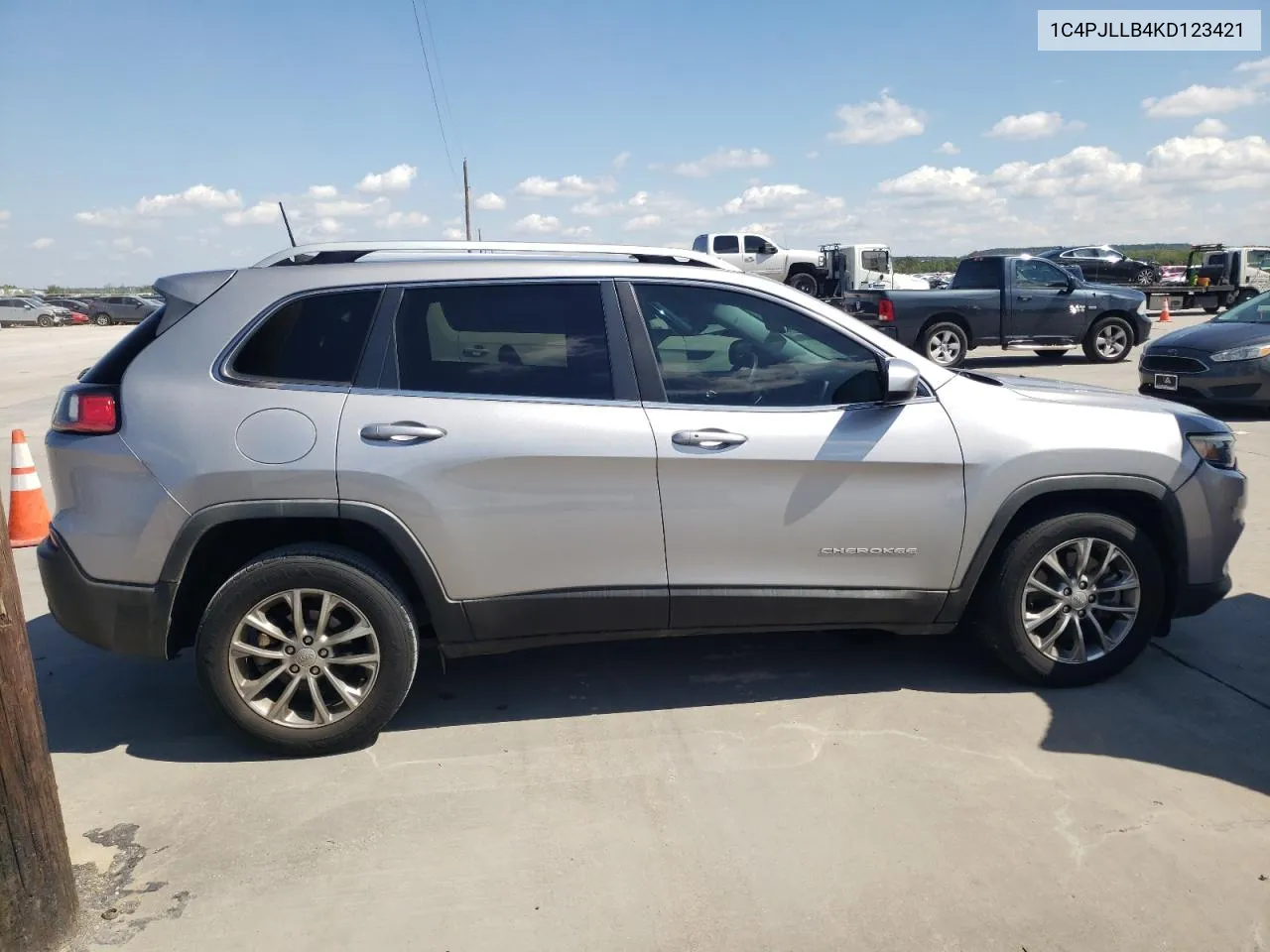 2019 Jeep Cherokee Latitude Plus VIN: 1C4PJLLB4KD123421 Lot: 72999544