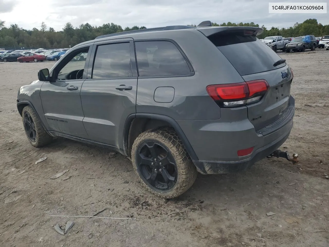 1C4RJFAG1KC609604 2019 Jeep Grand Cherokee Laredo