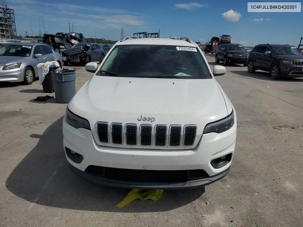 1C4PJLLB4KD420351 2019 Jeep Cherokee Latitude Plus