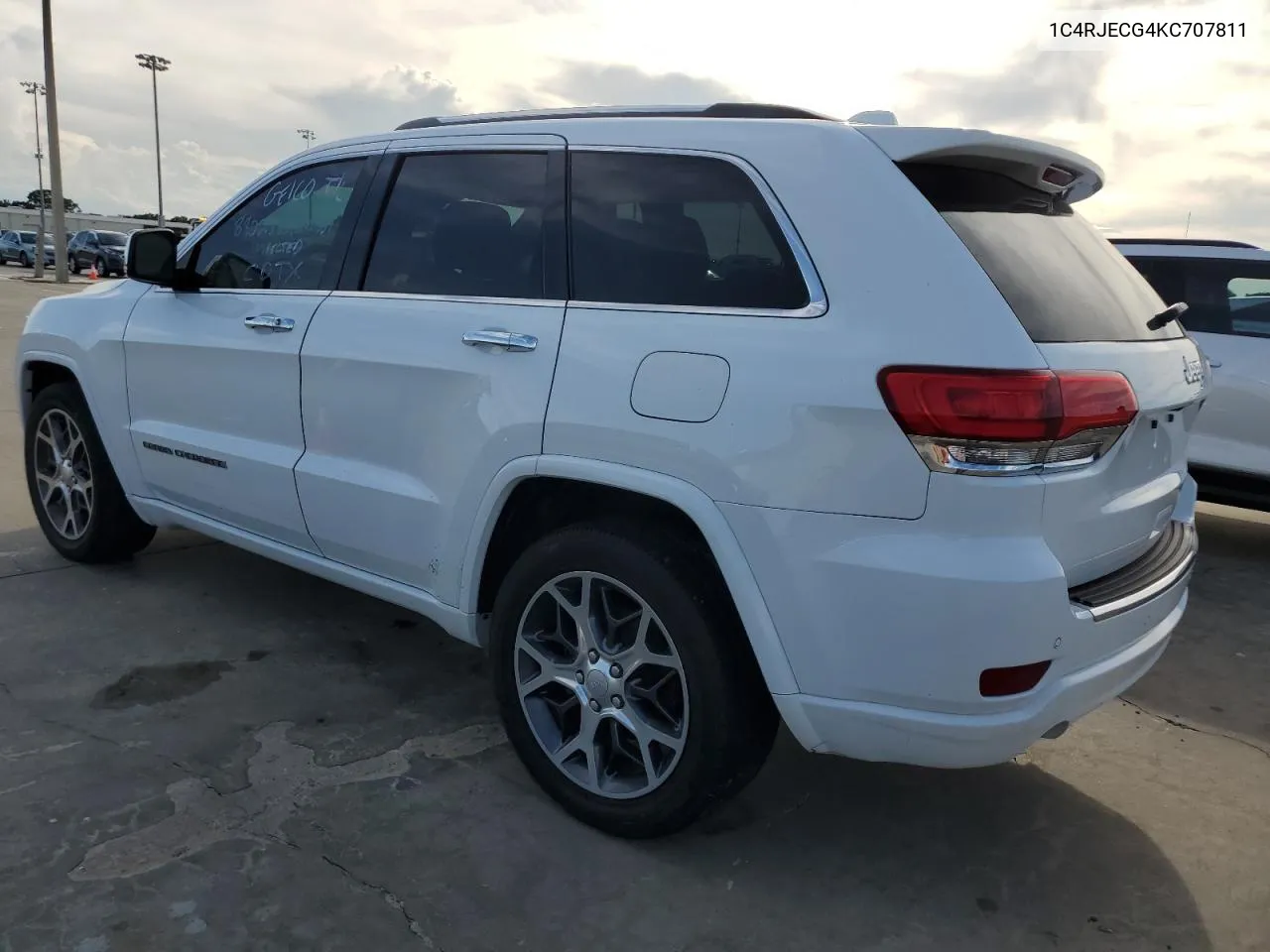 1C4RJECG4KC707811 2019 Jeep Grand Cherokee Overland