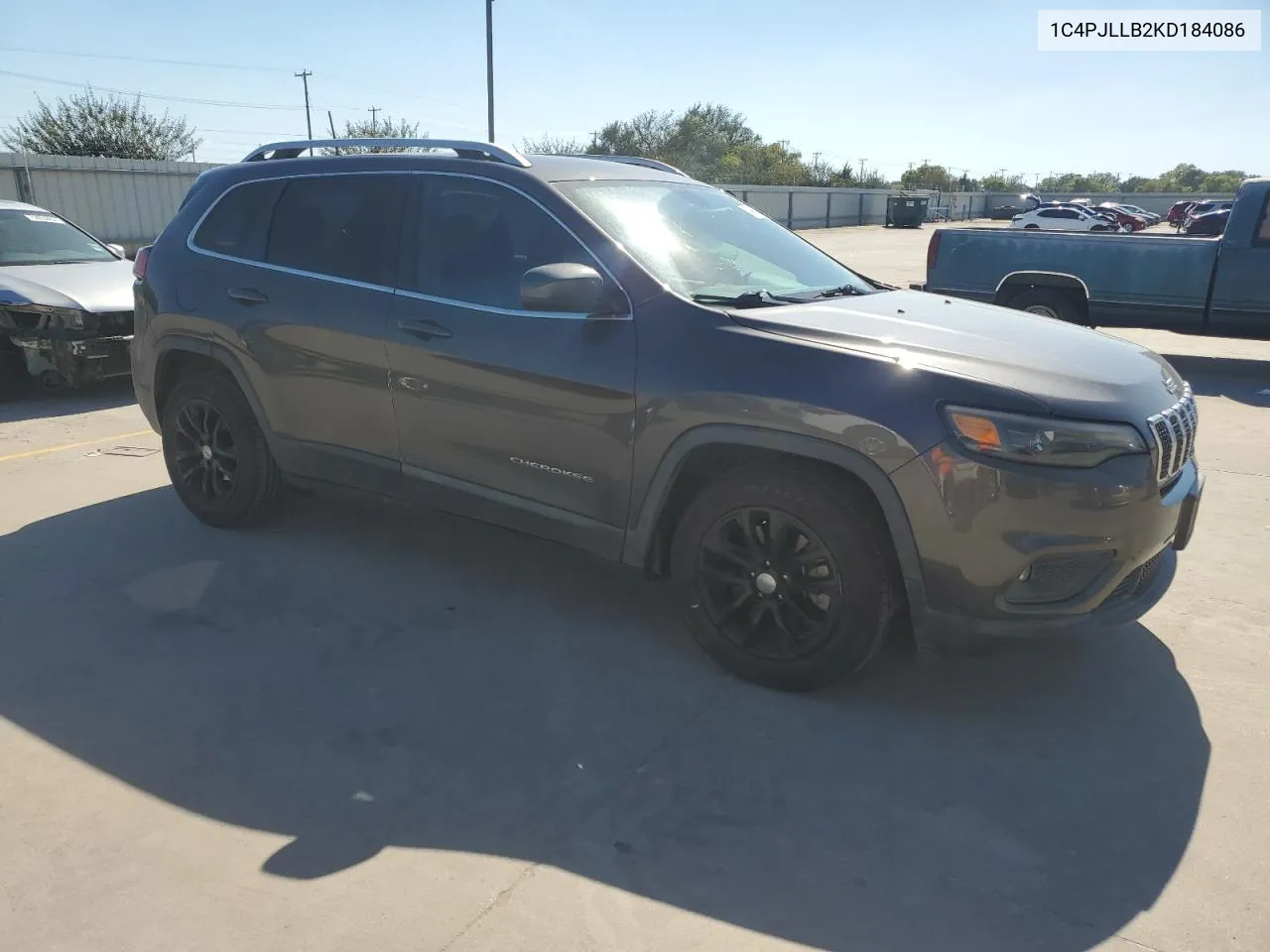 1C4PJLLB2KD184086 2019 Jeep Cherokee Latitude Plus