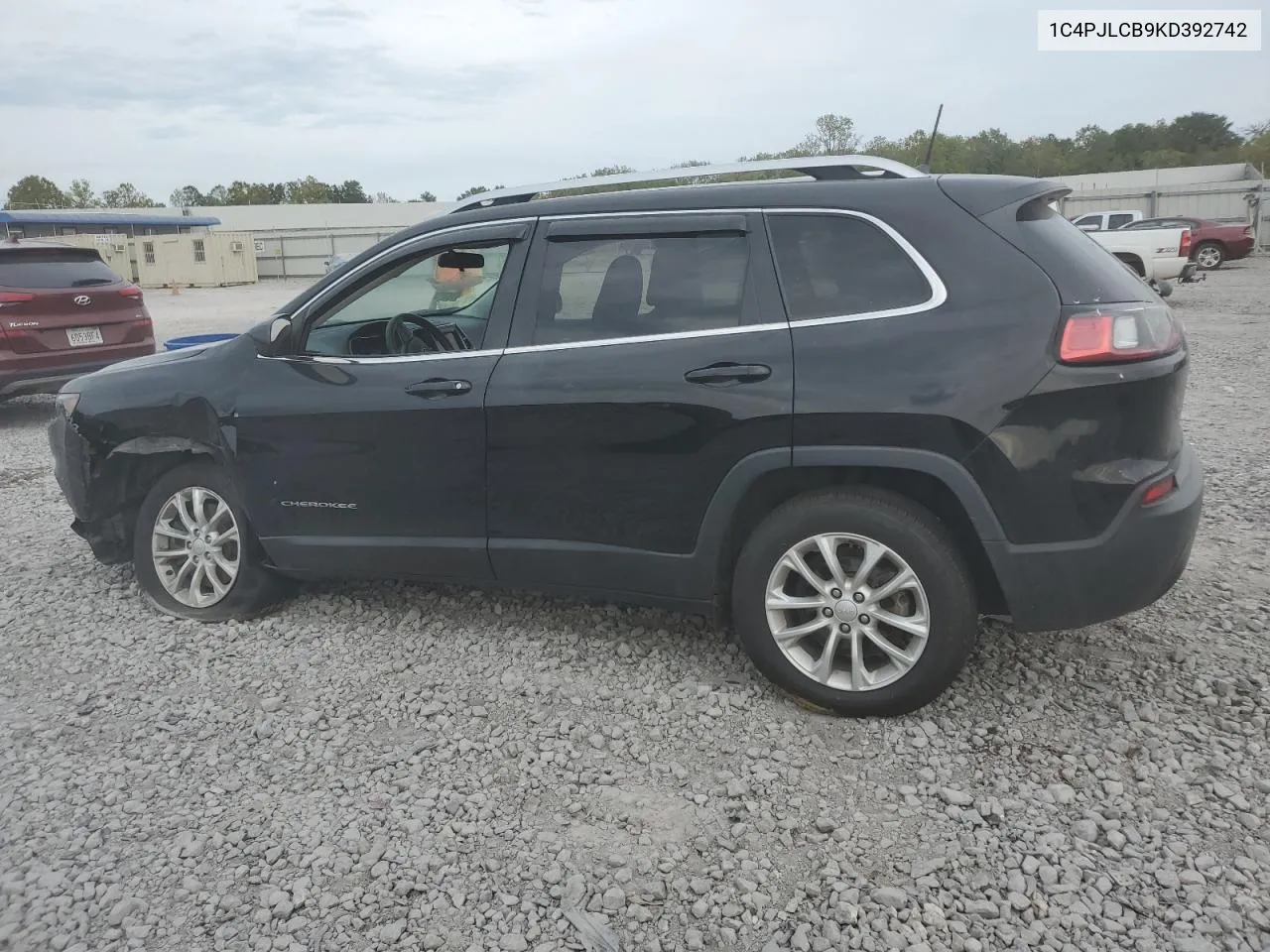 2019 Jeep Cherokee Latitude VIN: 1C4PJLCB9KD392742 Lot: 74563994