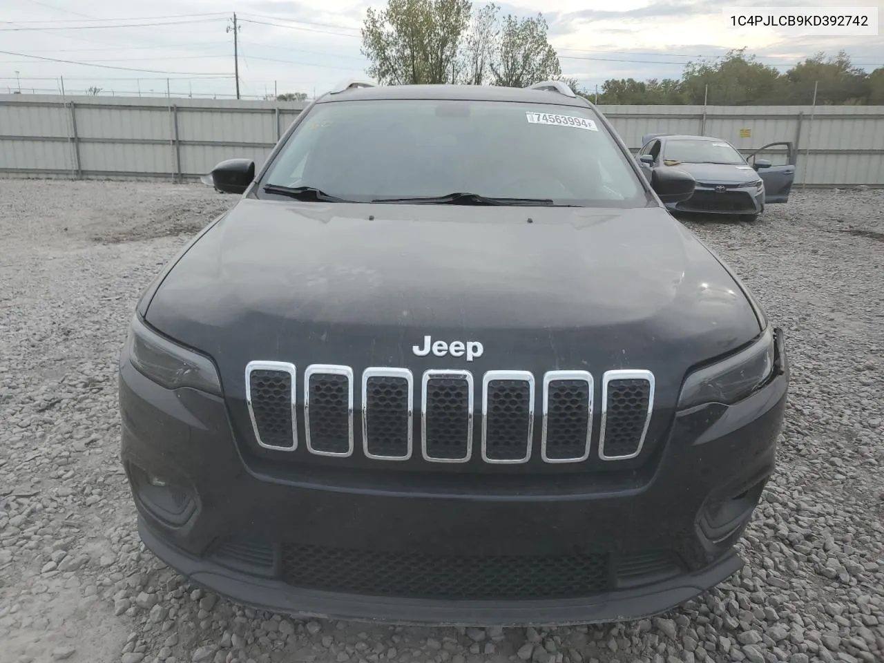 2019 Jeep Cherokee Latitude VIN: 1C4PJLCB9KD392742 Lot: 74563994