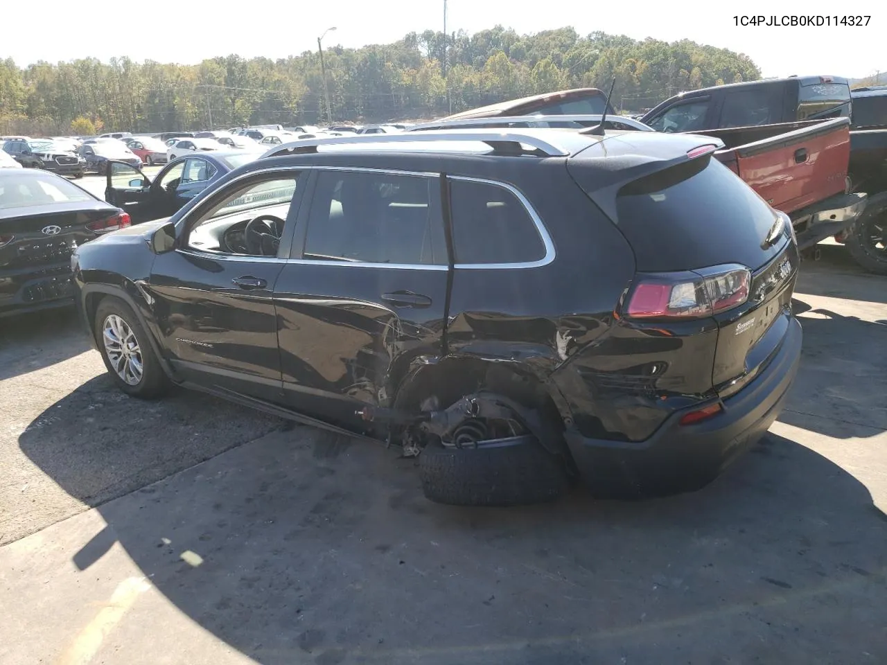 2019 Jeep Cherokee Latitude VIN: 1C4PJLCB0KD114327 Lot: 76966384