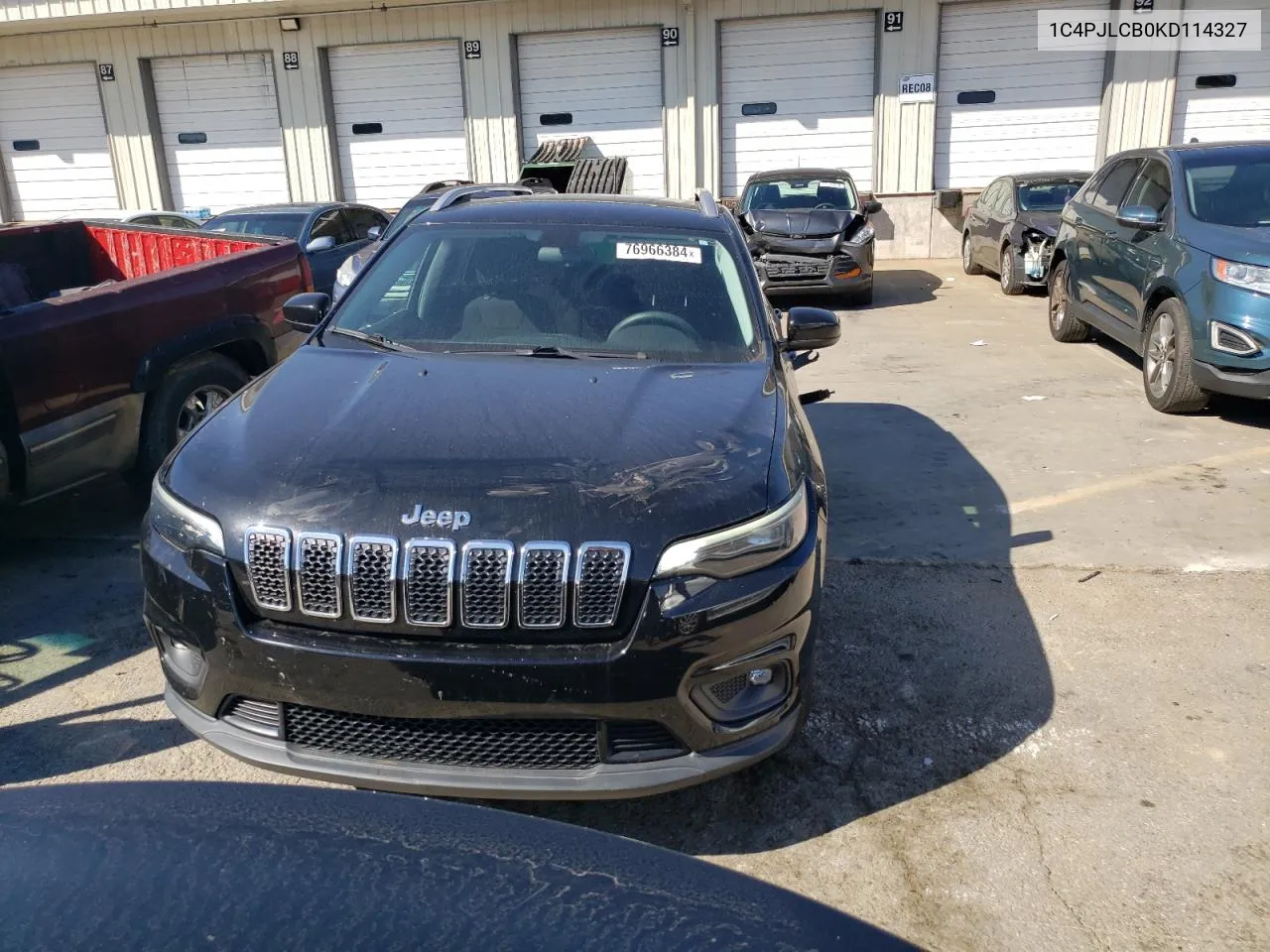 2019 Jeep Cherokee Latitude VIN: 1C4PJLCB0KD114327 Lot: 76966384