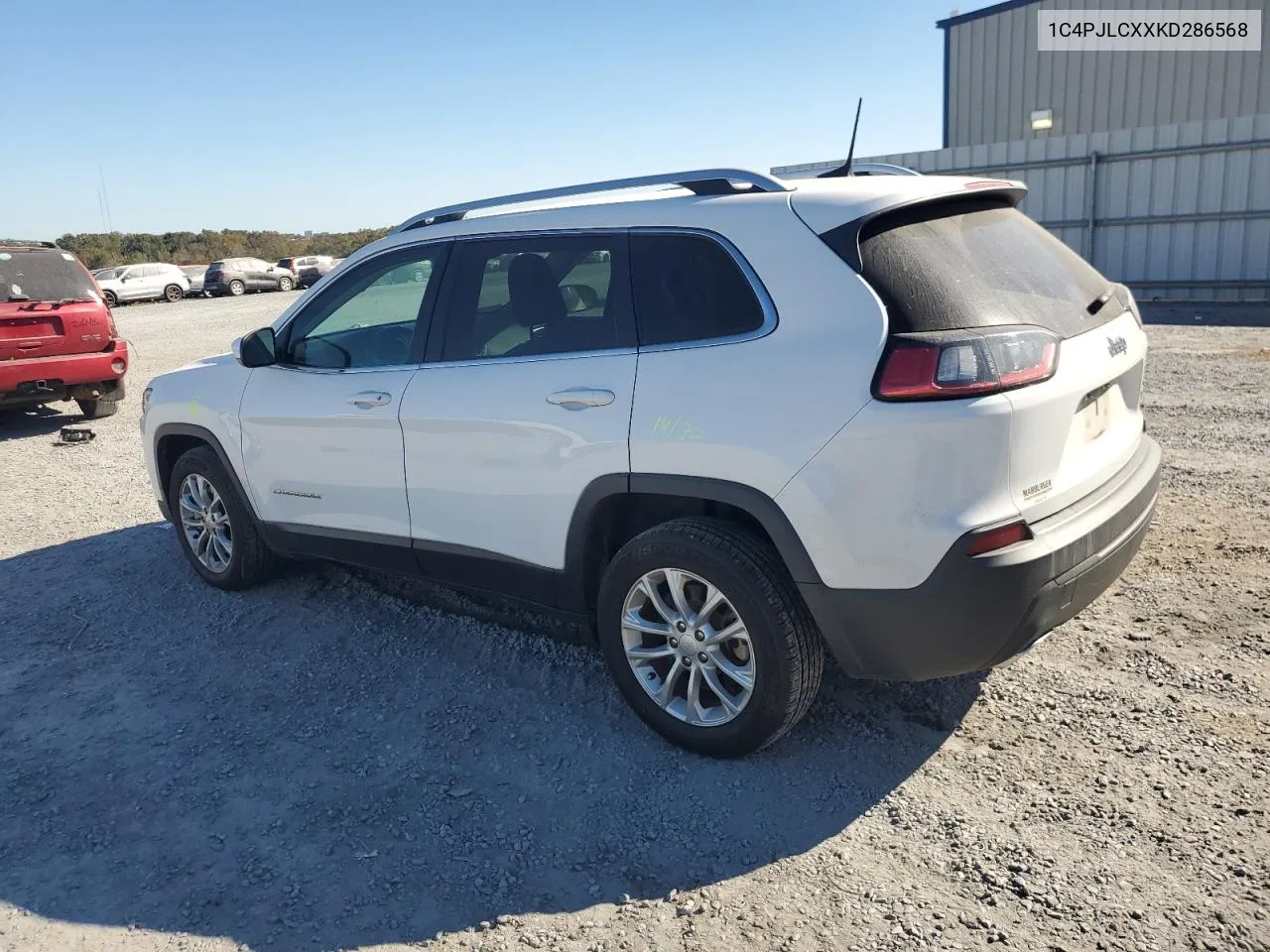 2019 Jeep Cherokee Latitude VIN: 1C4PJLCXXKD286568 Lot: 77003354