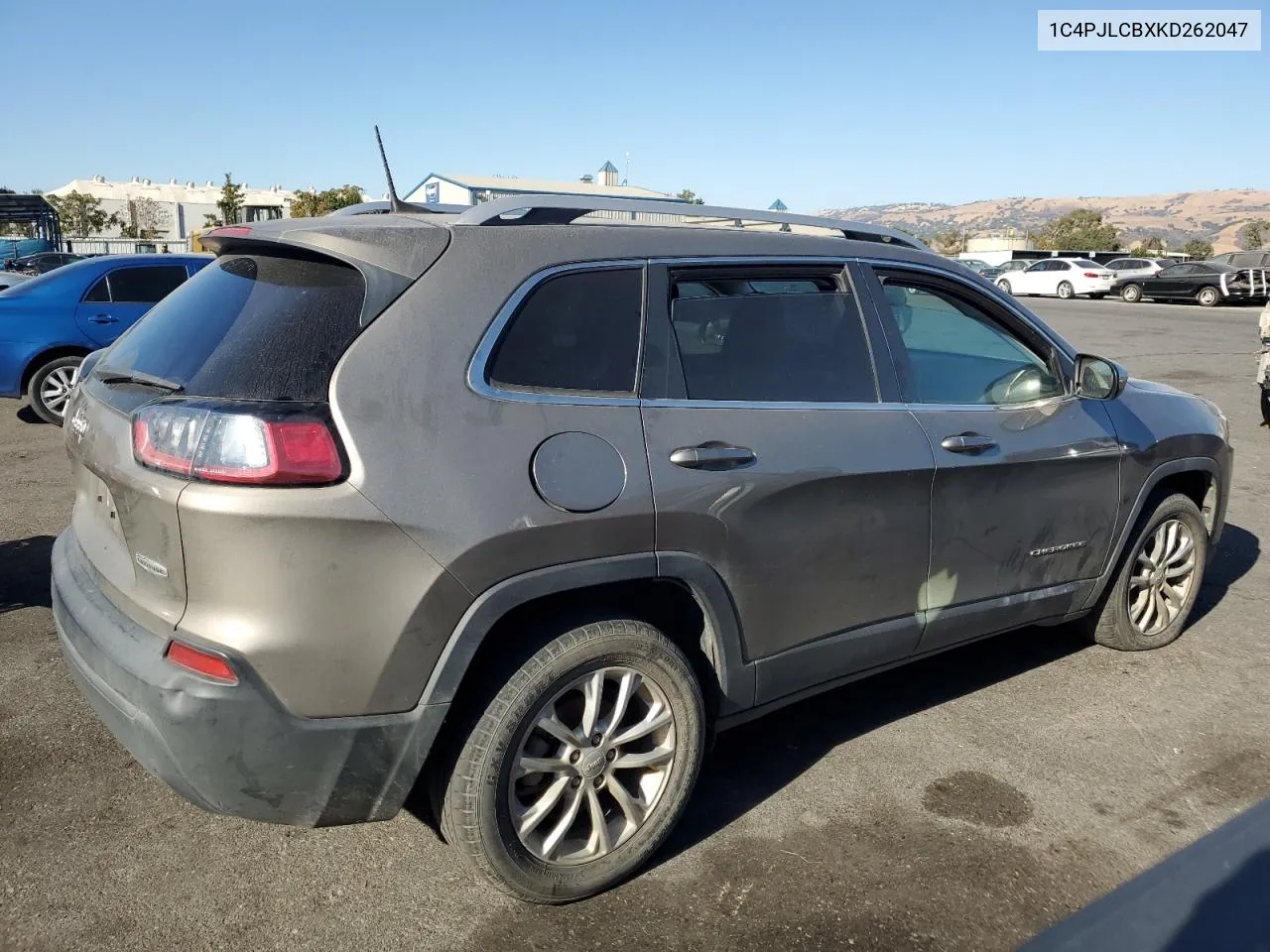 2019 Jeep Cherokee Latitude VIN: 1C4PJLCBXKD262047 Lot: 77149494