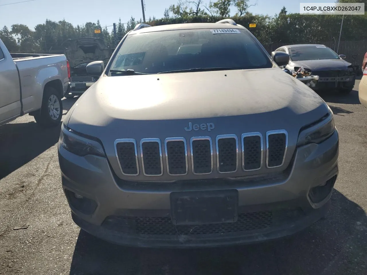 2019 Jeep Cherokee Latitude VIN: 1C4PJLCBXKD262047 Lot: 77149494