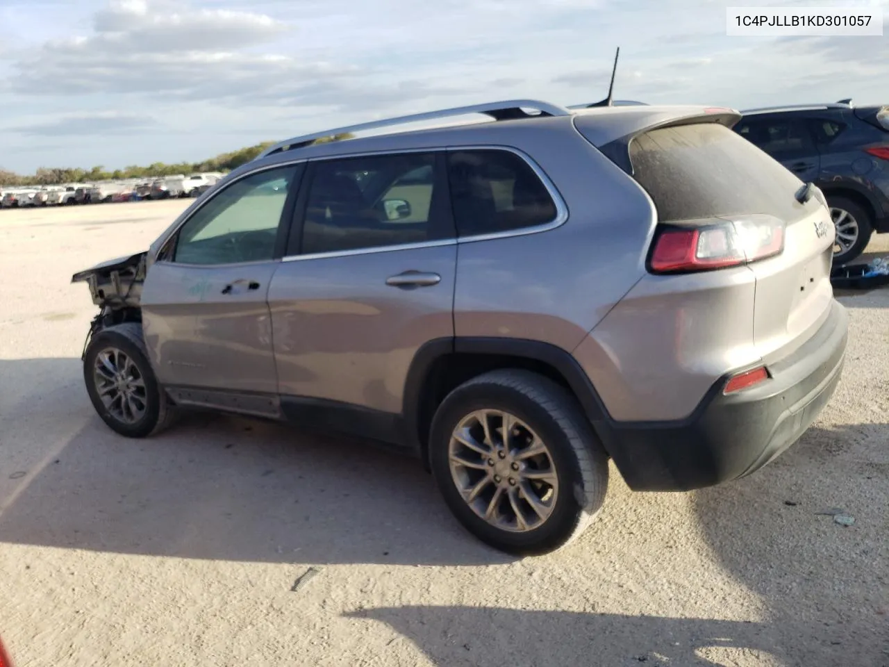 2019 Jeep Cherokee Latitude Plus VIN: 1C4PJLLB1KD301057 Lot: 77359904