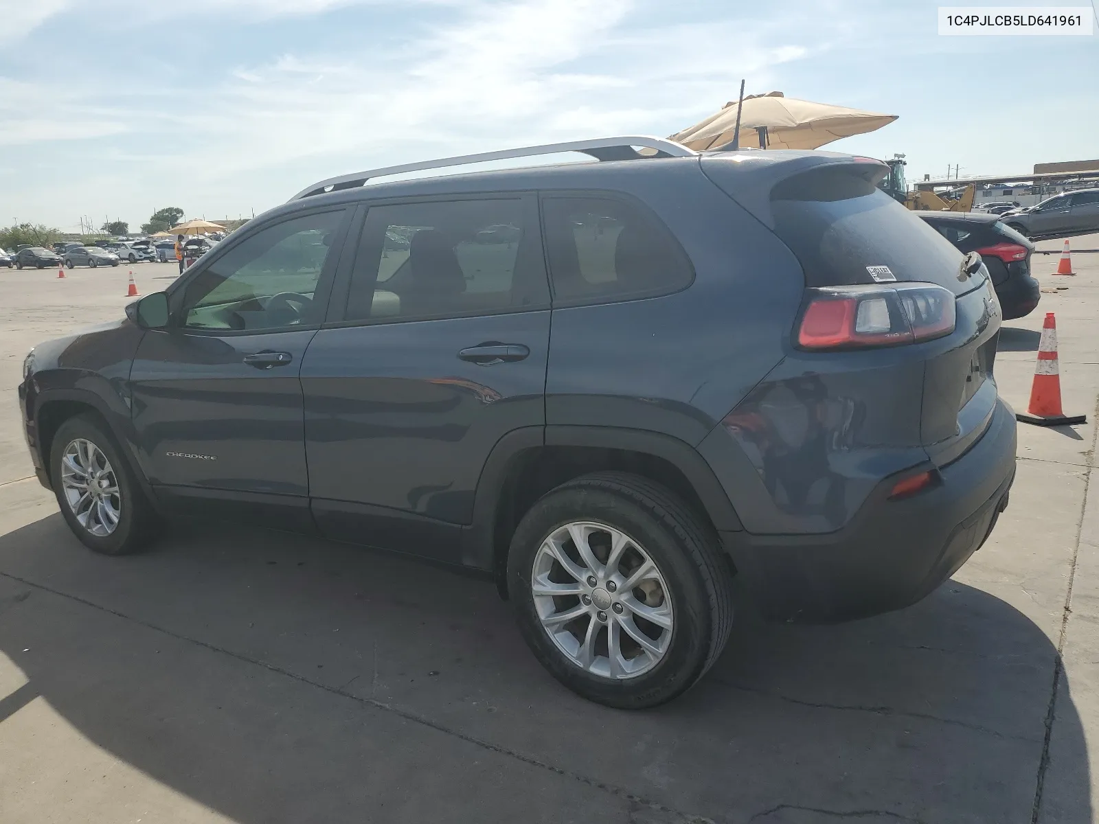 2020 Jeep Cherokee Latitude VIN: 1C4PJLCB5LD641961 Lot: 67719884