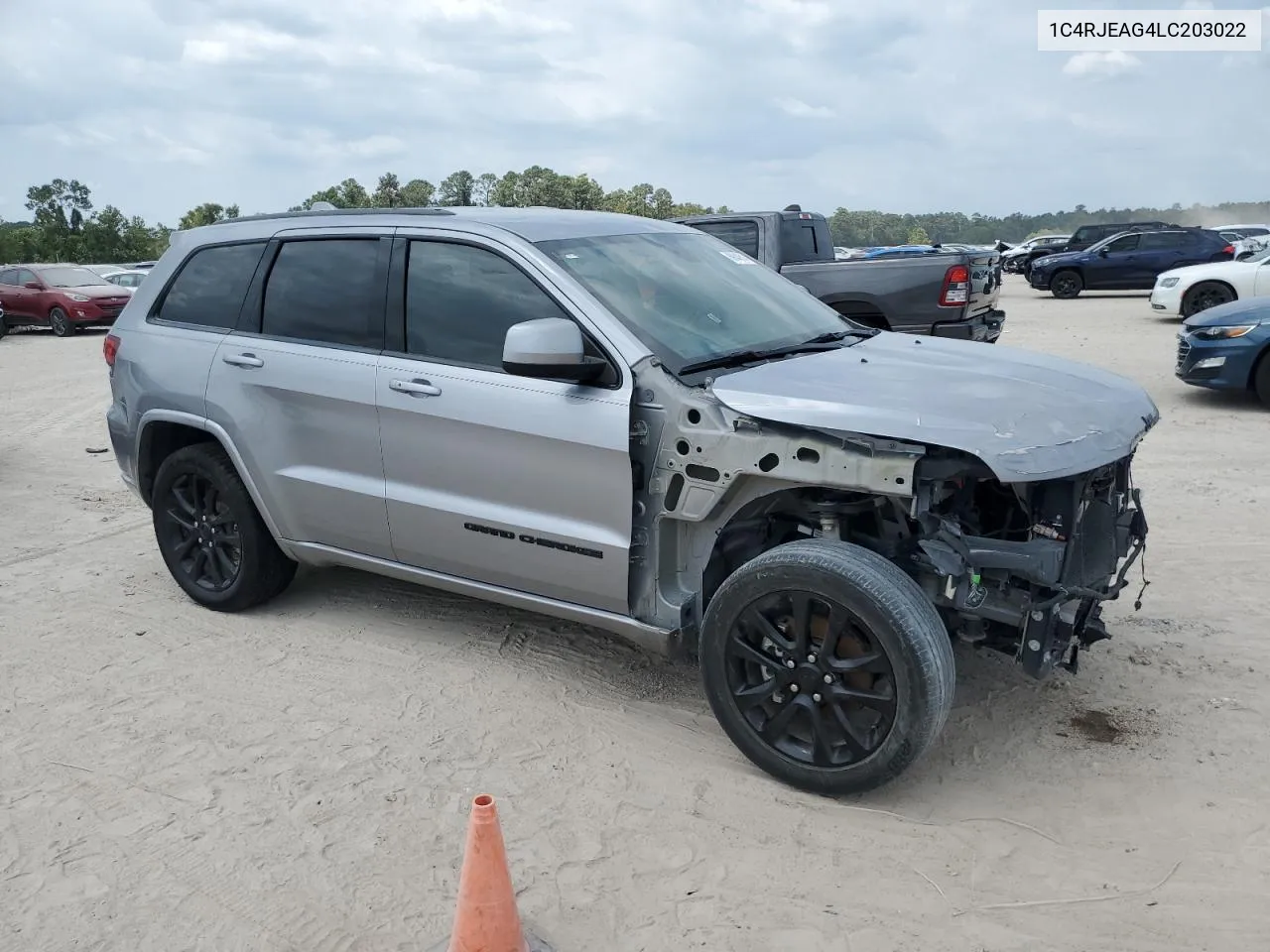 1C4RJEAG4LC203022 2020 Jeep Grand Cherokee Laredo