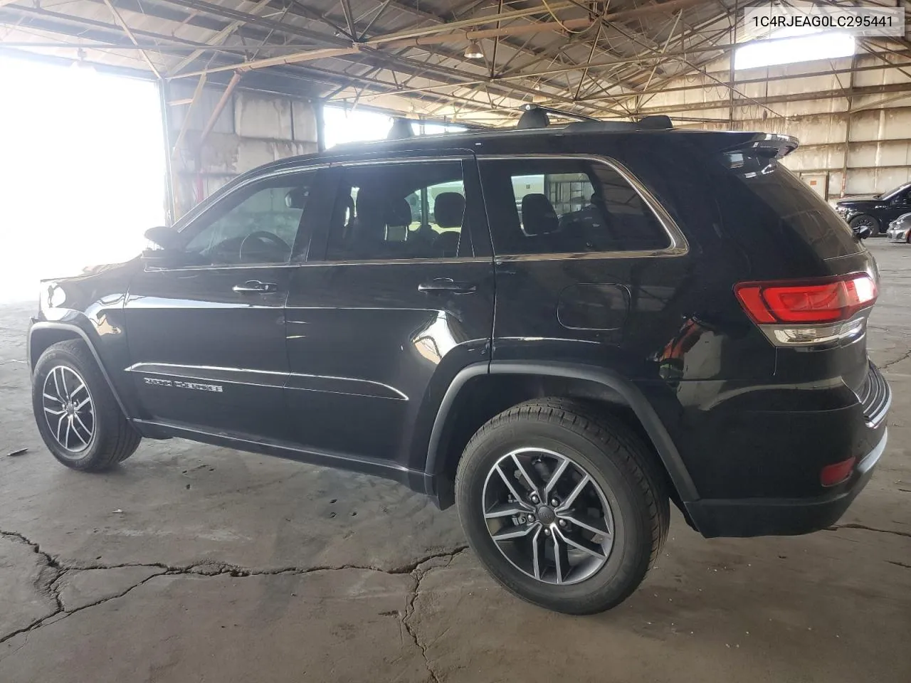 1C4RJEAG0LC295441 2020 Jeep Grand Cherokee Laredo