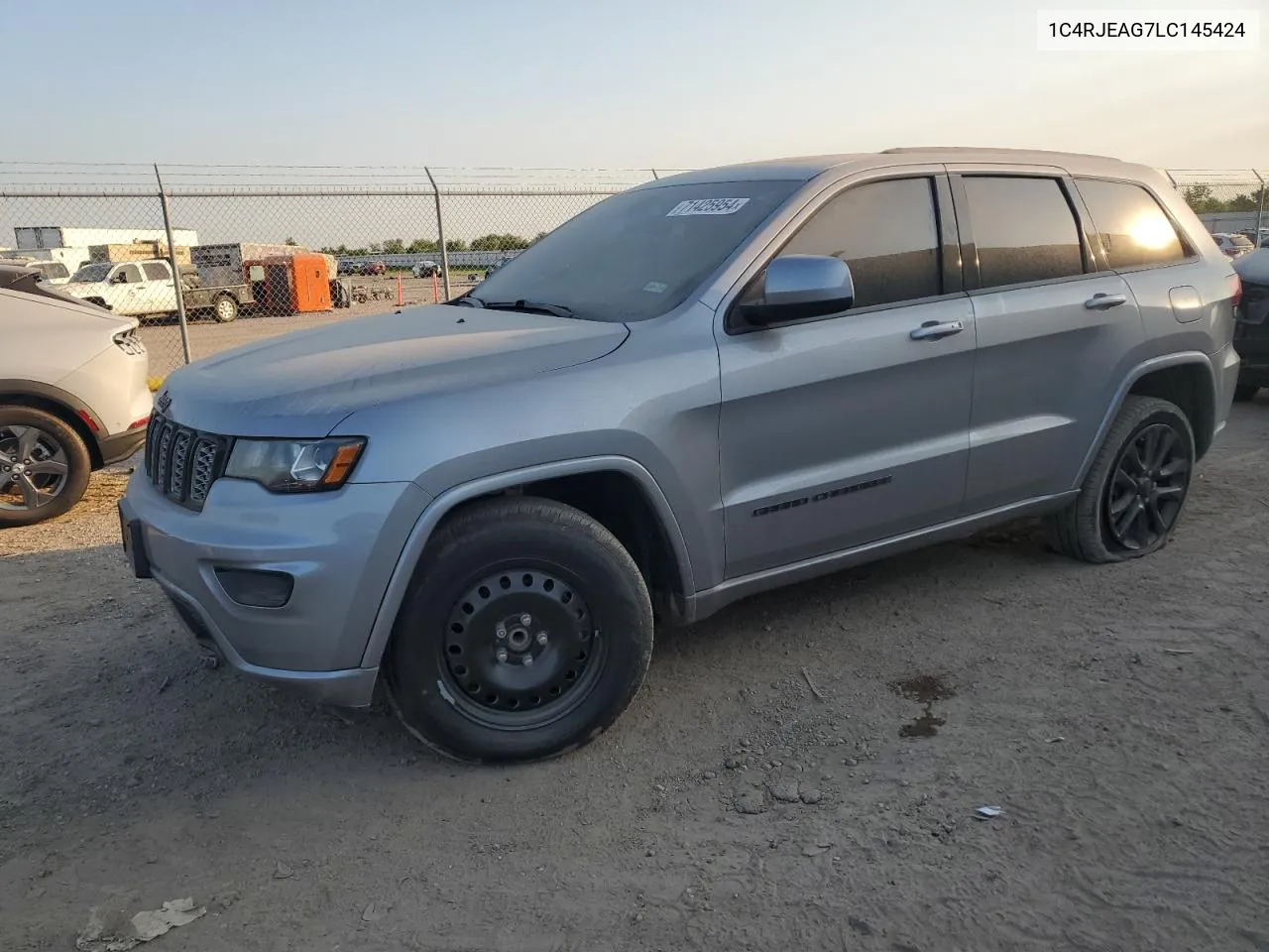 1C4RJEAG7LC145424 2020 Jeep Grand Cherokee Laredo