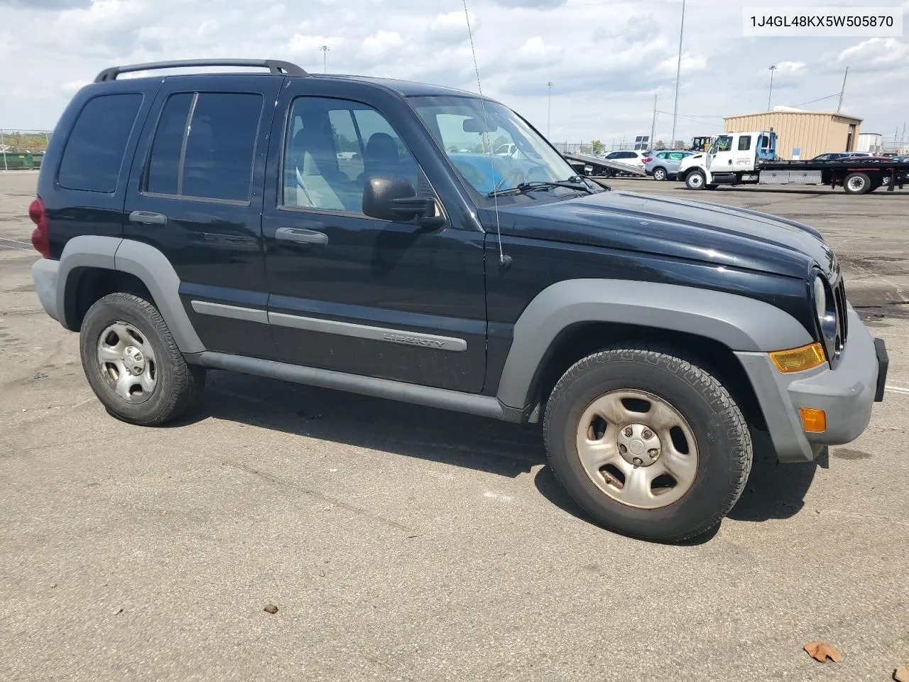 1J4GL48KX5W505870 2005 Jeep Liberty Sport