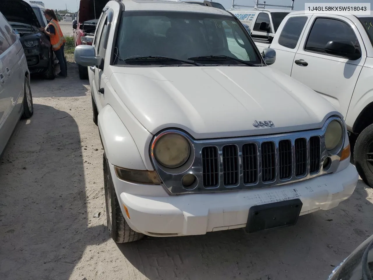 1J4GL58KX5W518043 2005 Jeep Liberty Limited