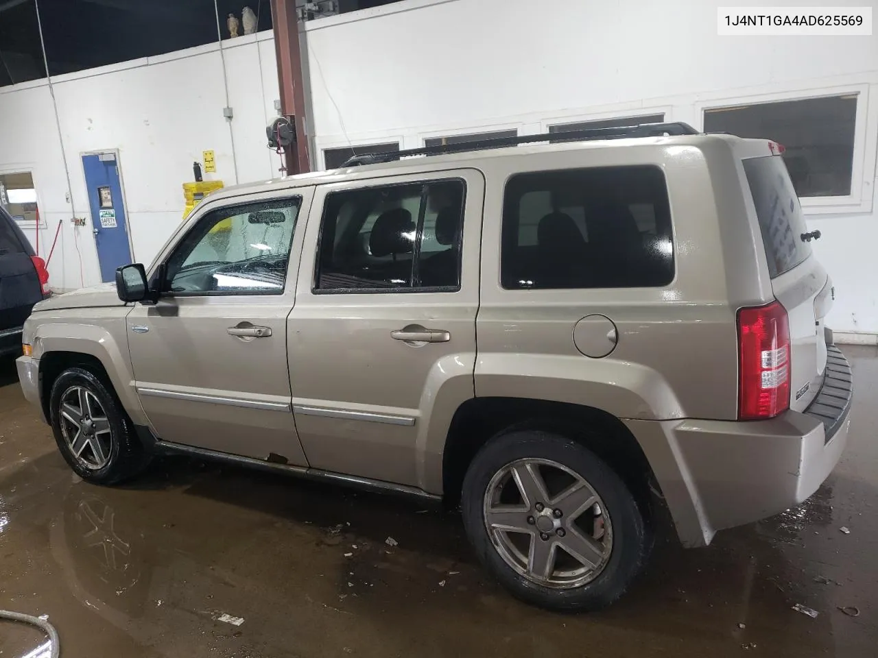 2010 Jeep Patriot Sport VIN: 1J4NT1GA4AD625569 Lot: 72239834