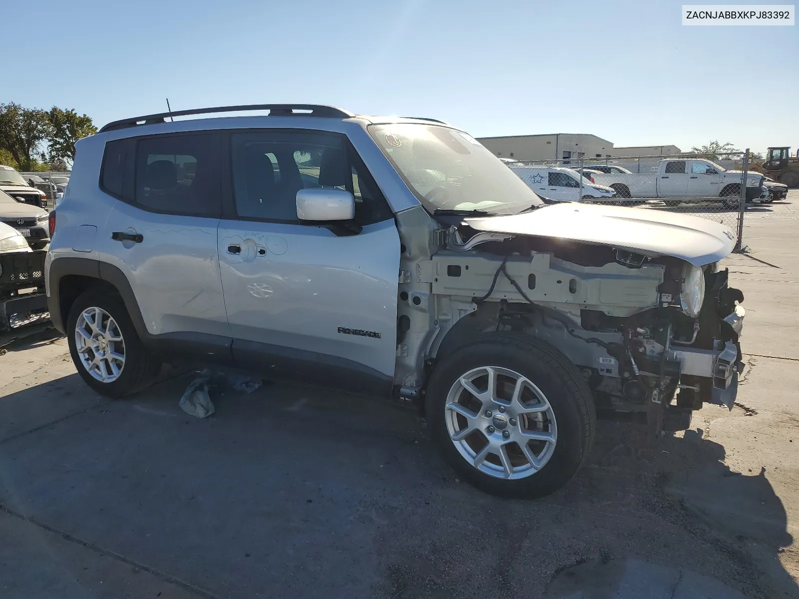 ZACNJABBXKPJ83392 2019 Jeep Renegade Latitude