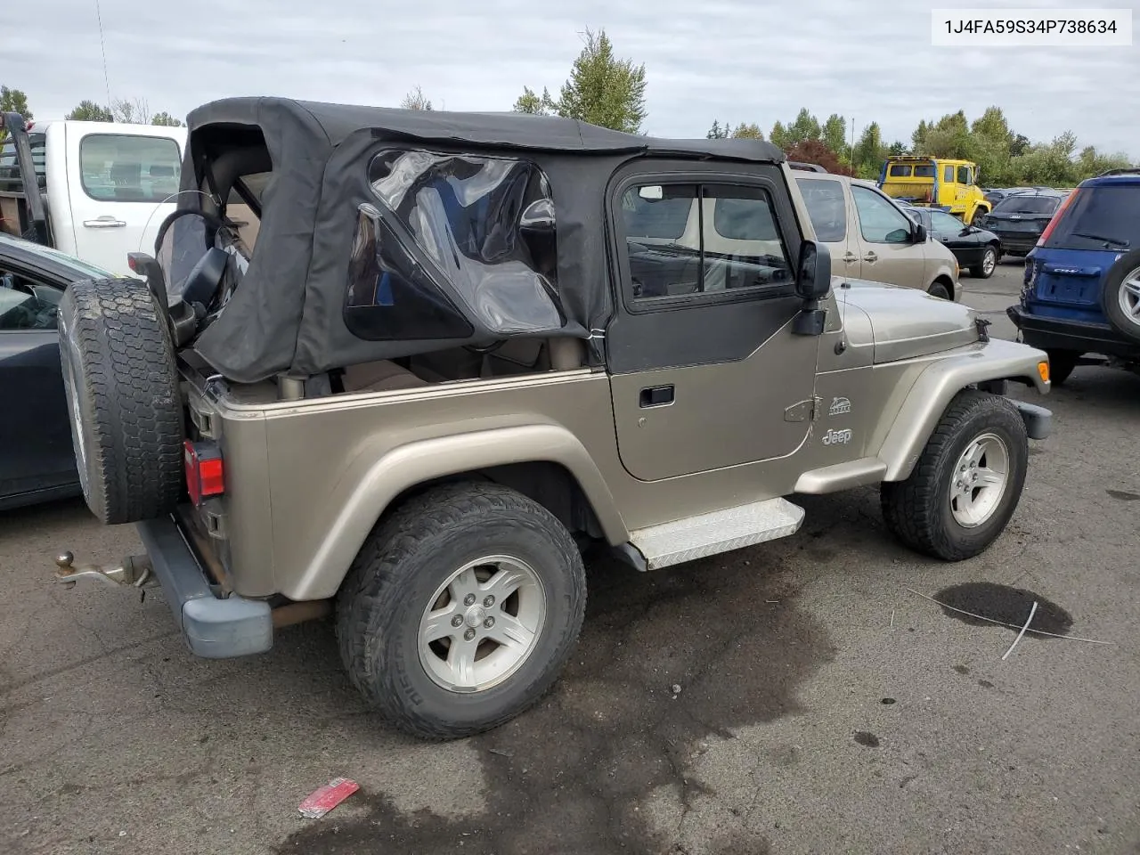 2004 Jeep Wrangler / Tj Sahara VIN: 1J4FA59S34P738634 Lot: 71308294