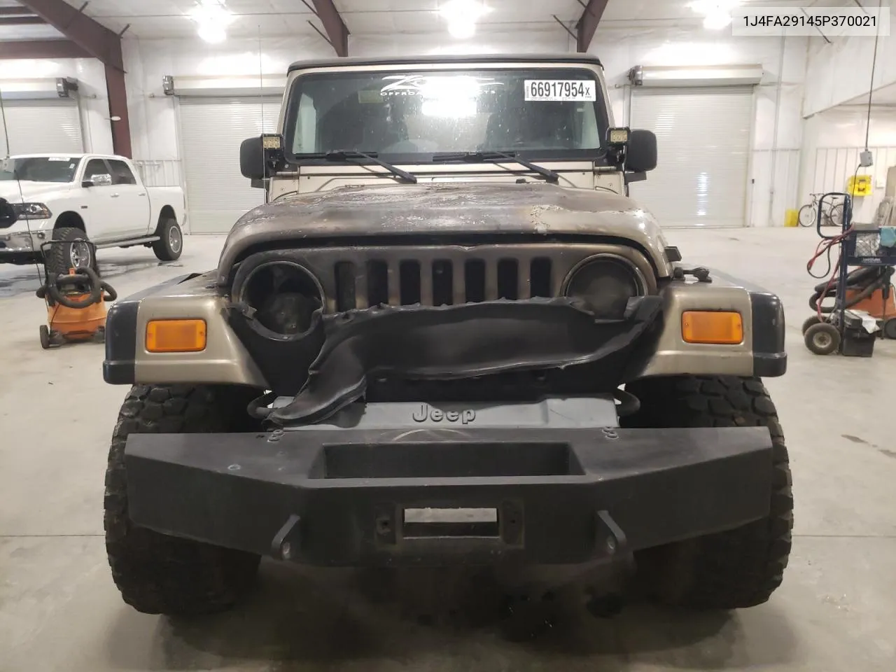 1J4FA29145P370021 2005 Jeep Wrangler / Tj Se