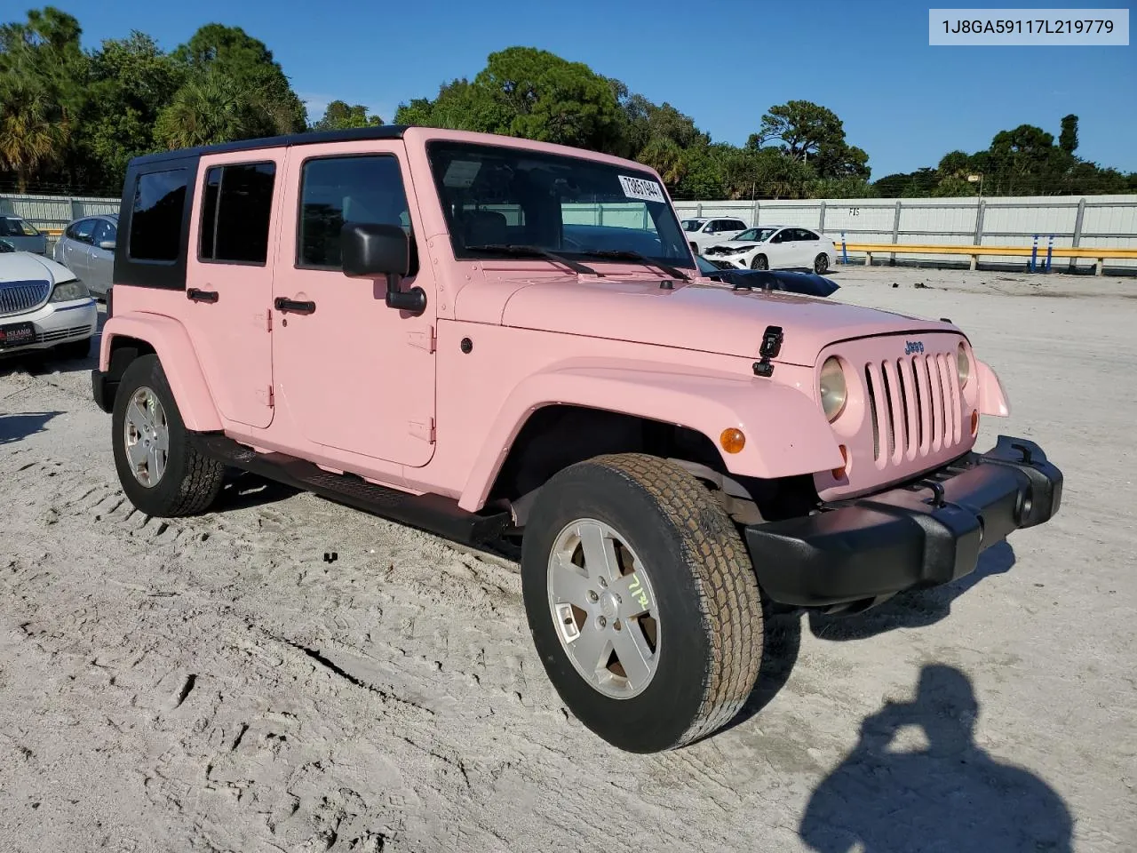 2007 Jeep Wrangler Sahara VIN: 1J8GA59117L219779 Lot: 73851944