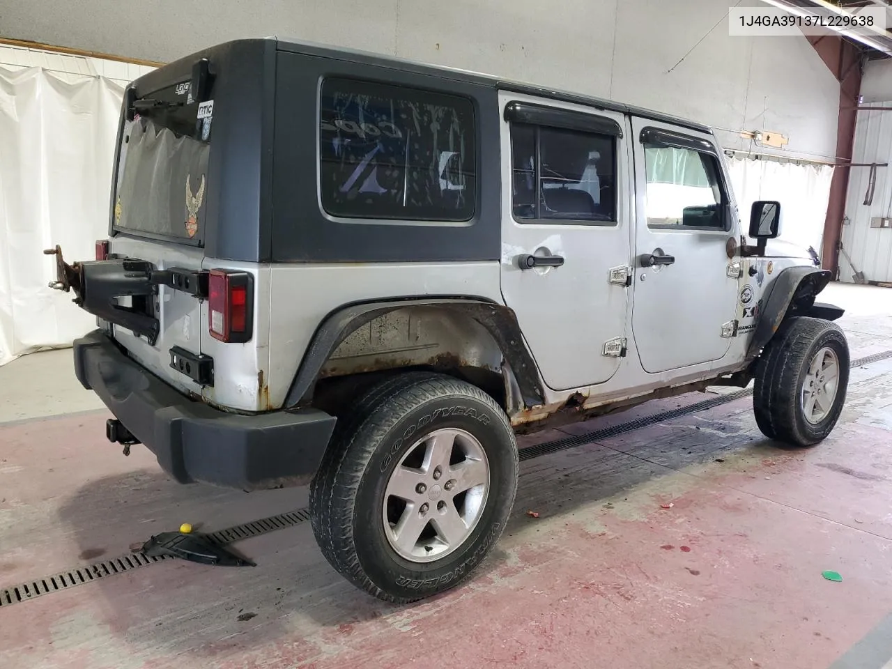 2007 Jeep Wrangler X VIN: 1J4GA39137L229638 Lot: 75947054