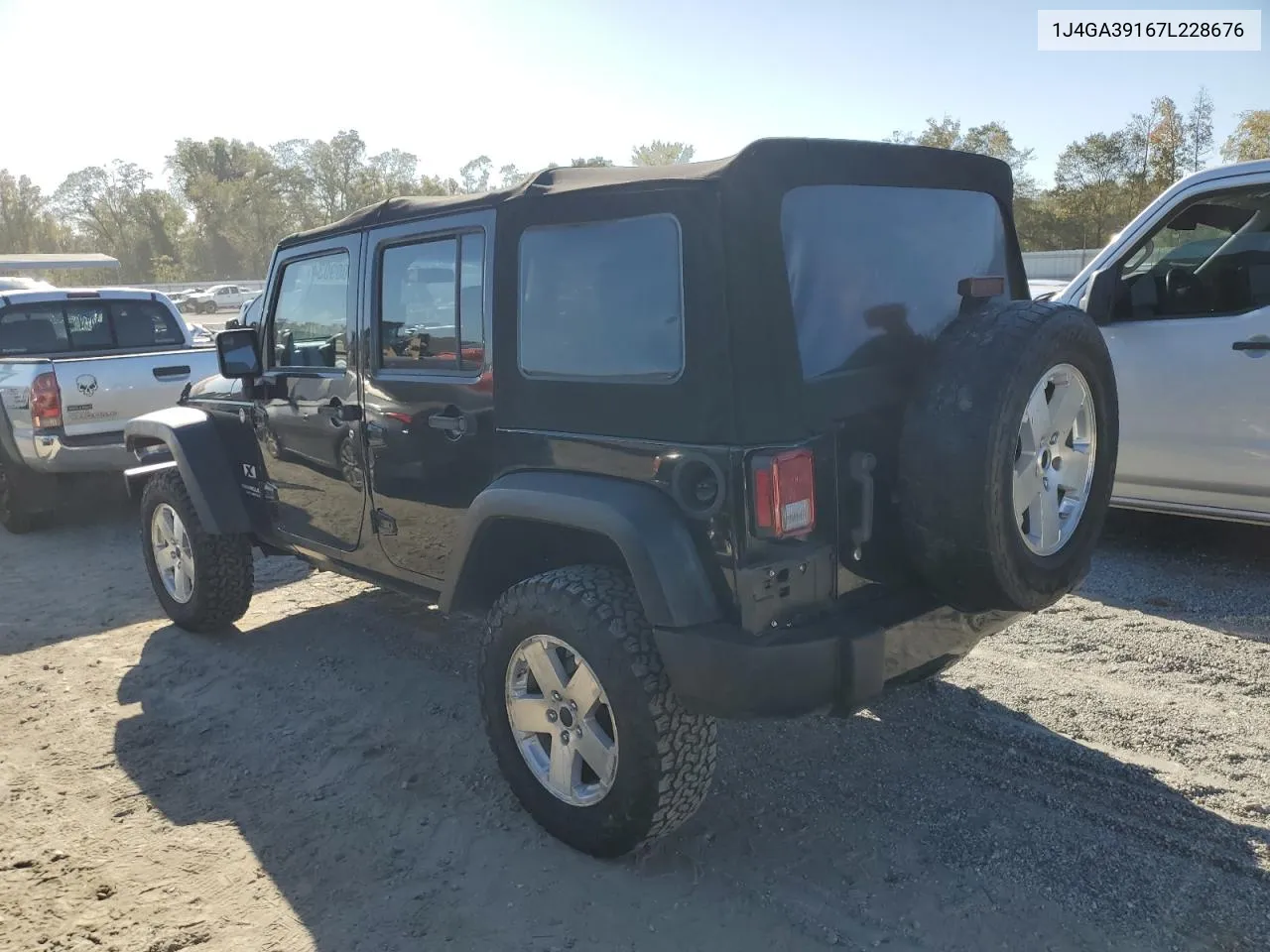 2007 Jeep Wrangler X VIN: 1J4GA39167L228676 Lot: 76009034