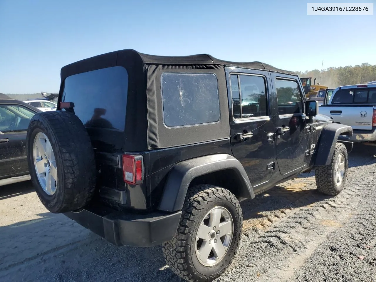 2007 Jeep Wrangler X VIN: 1J4GA39167L228676 Lot: 76009034