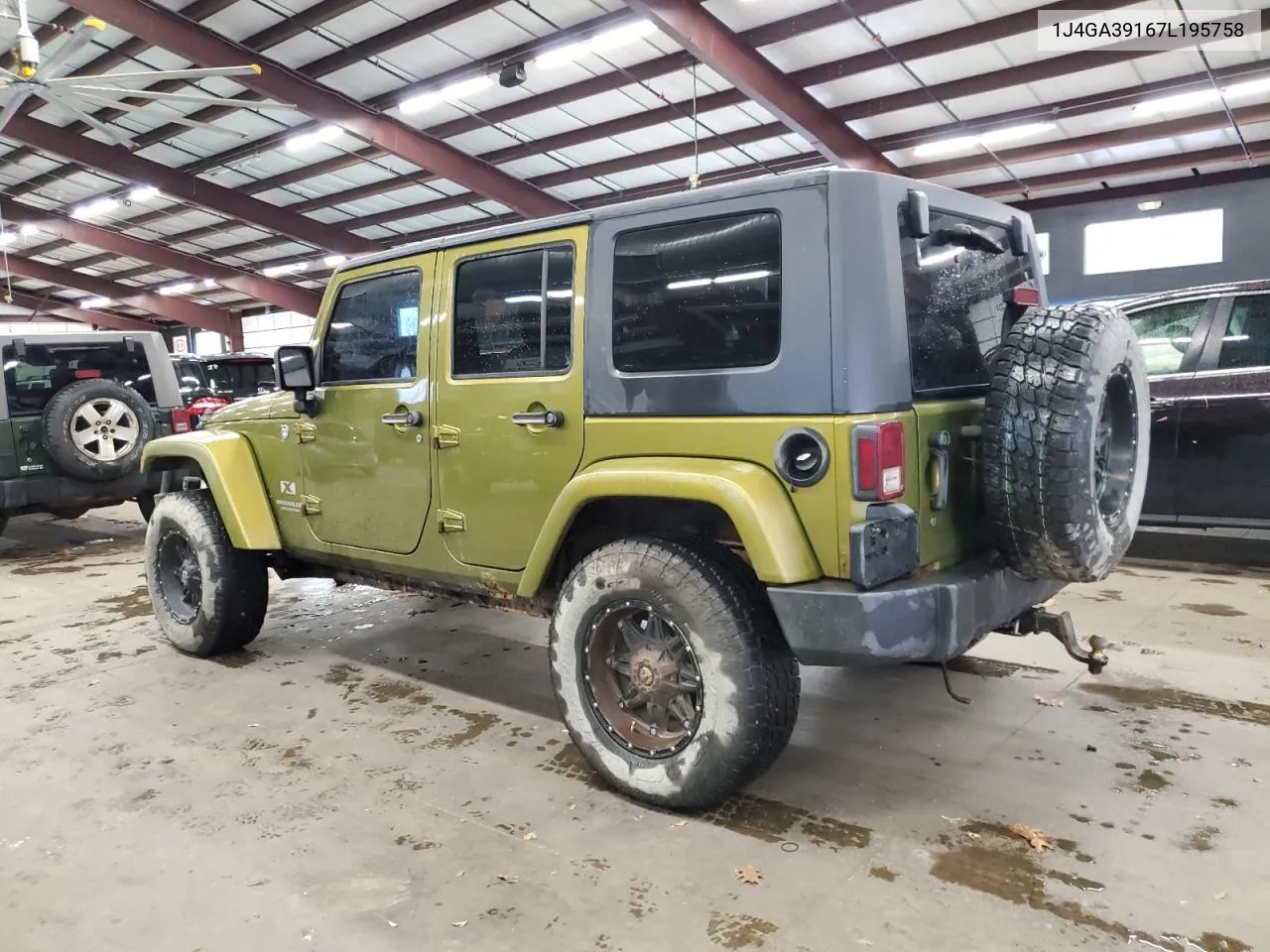 2007 Jeep Wrangler X VIN: 1J4GA39167L195758 Lot: 81823214