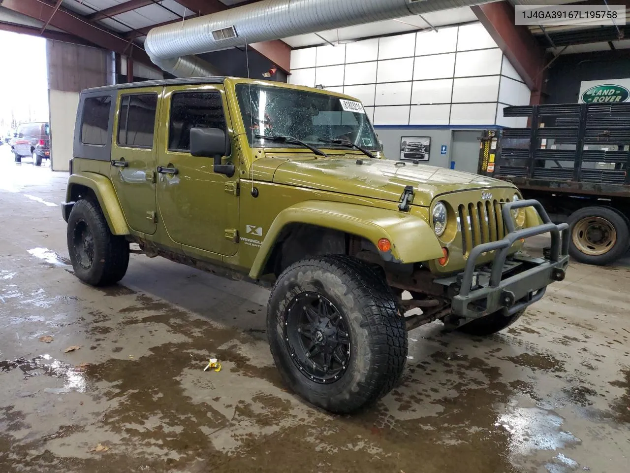 2007 Jeep Wrangler X VIN: 1J4GA39167L195758 Lot: 81823214