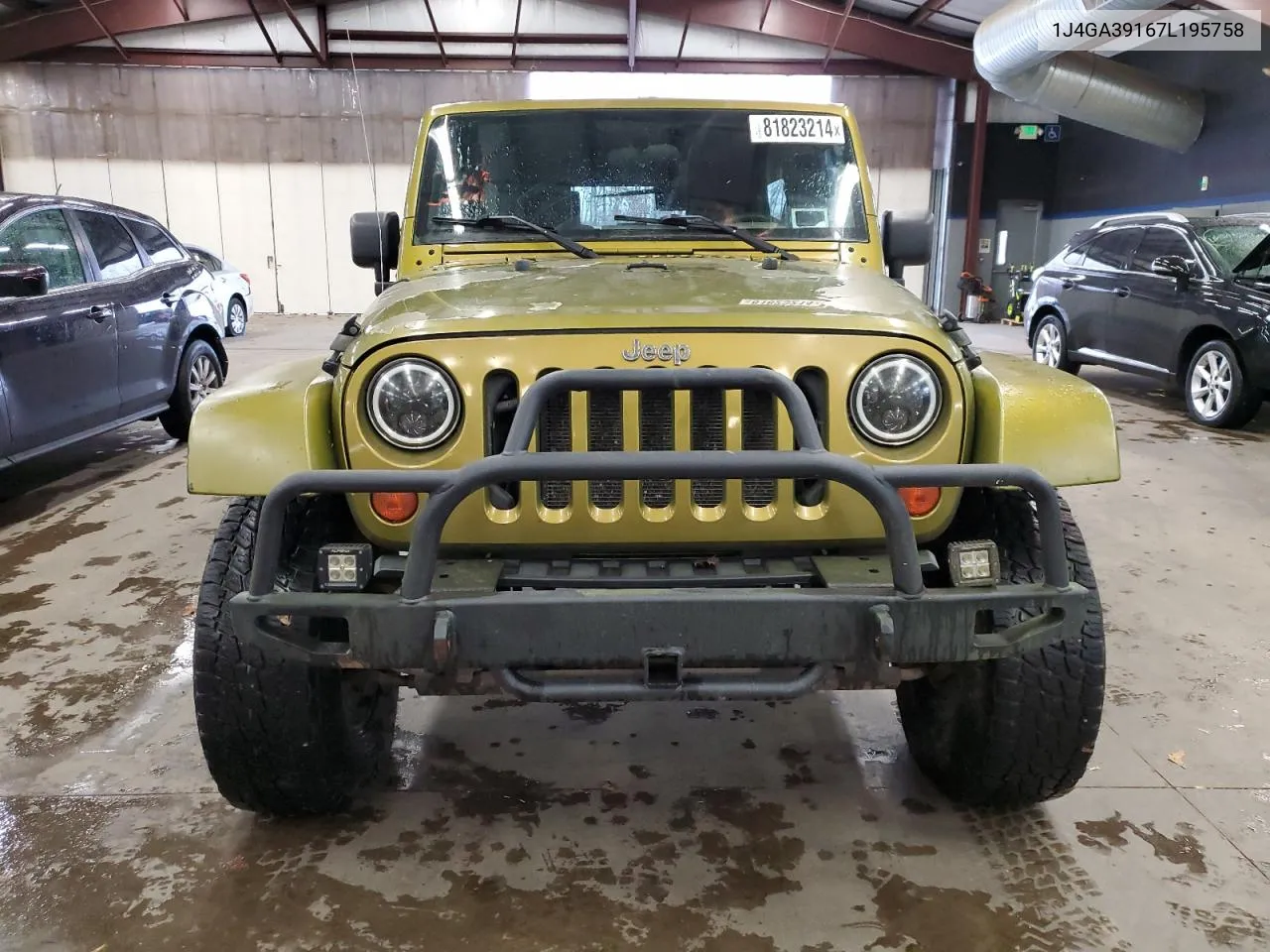 2007 Jeep Wrangler X VIN: 1J4GA39167L195758 Lot: 81823214