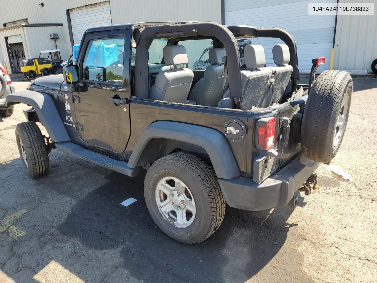 2009 Jeep Wrangler X VIN: 1J4FA24119L738823 Lot: 68686794