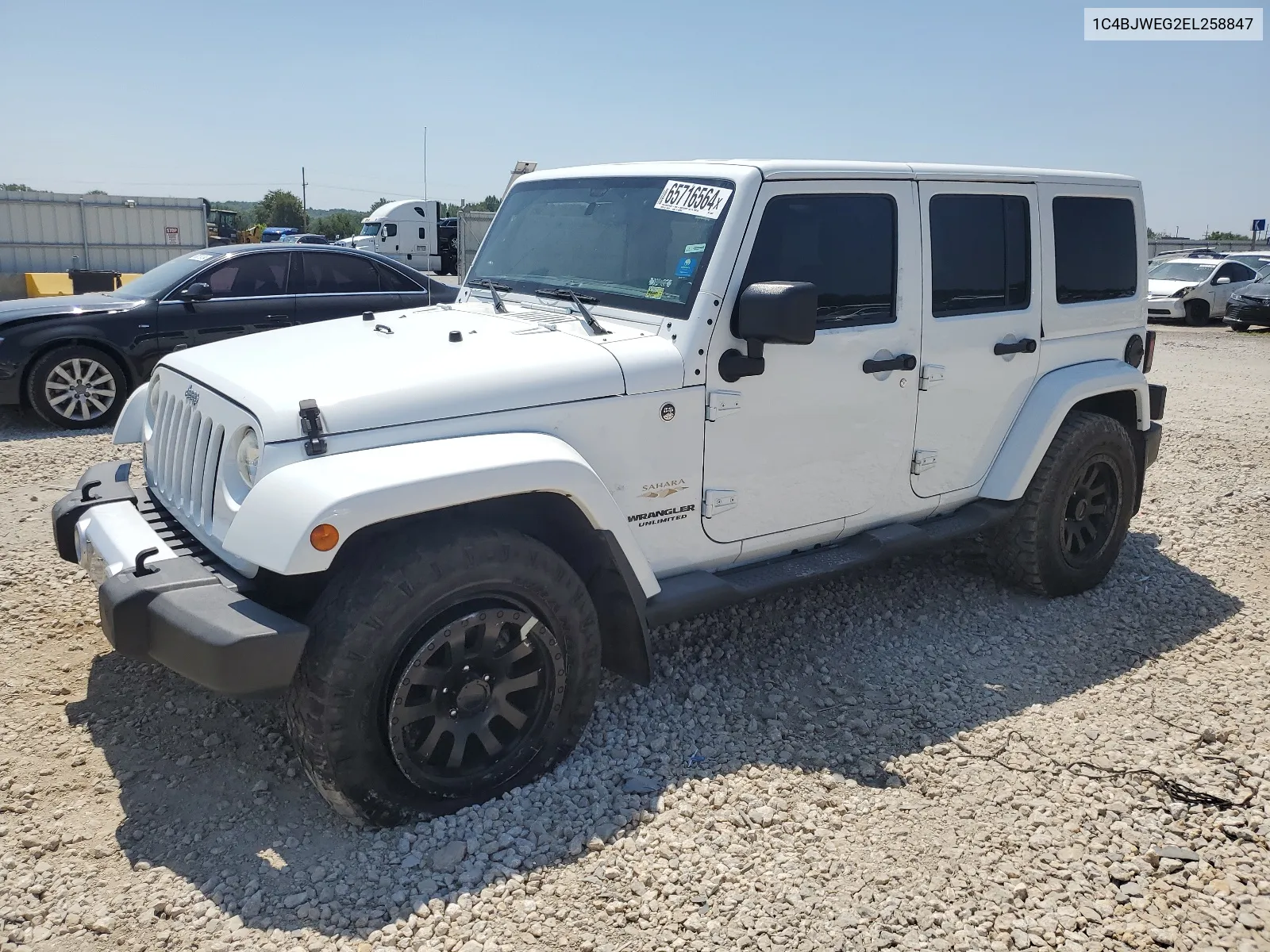 1C4BJWEG2EL258847 2014 Jeep Wrangler Unlimited Sahara